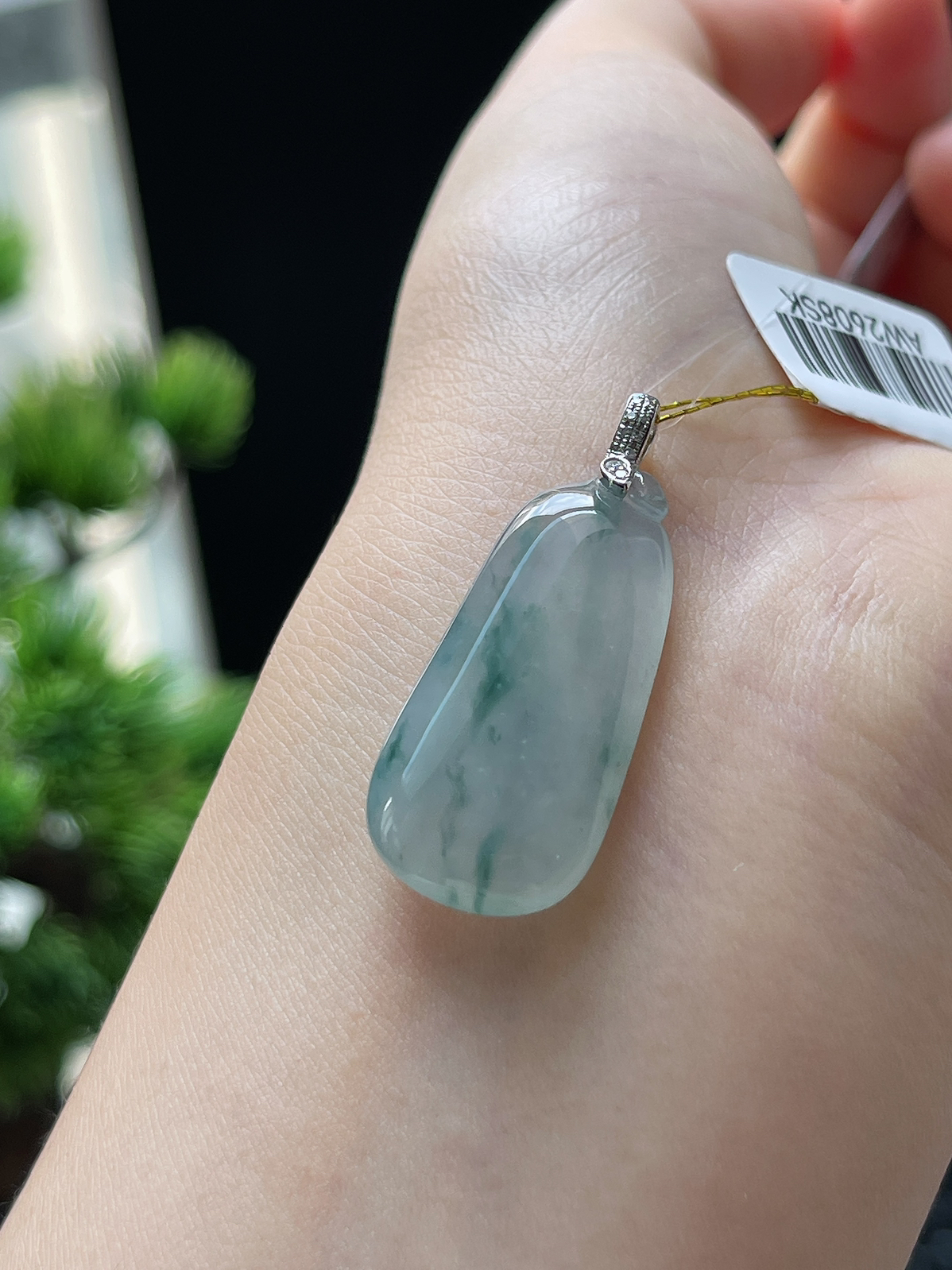 翡翠冰糯种飘花福瓜，印记：G18K,伴钻石