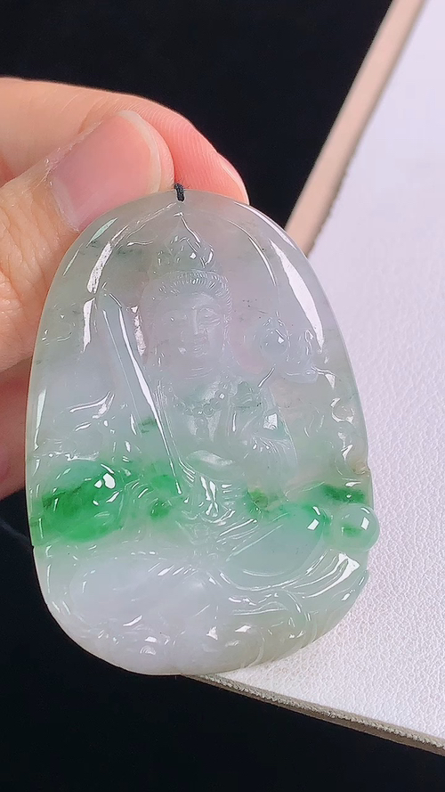 冰飘绿虚空藏菩萨，无裂，尺寸:49.5-36.0-5.4mm 25