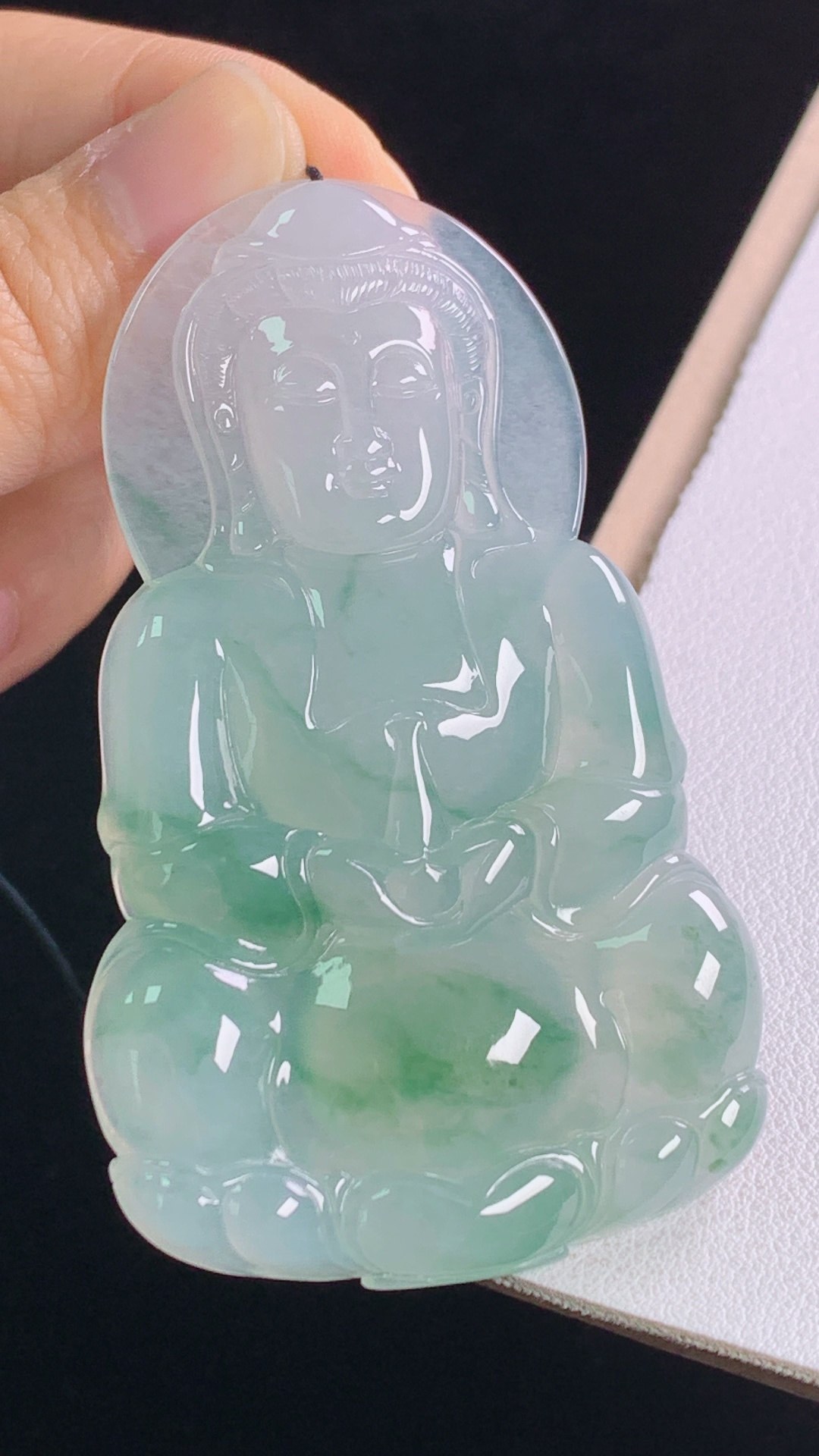 冰飘花观音，花色灵动，水润细腻，无裂，尺寸:67.7-41.1-5.6mm 25