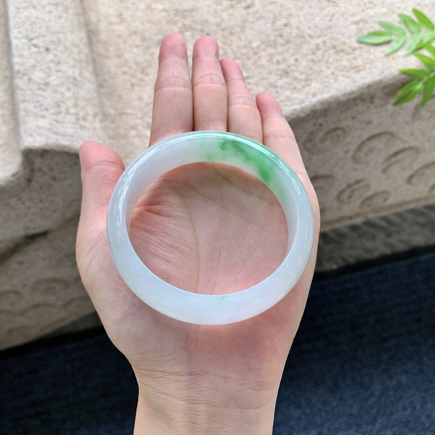 正圈54 55，飘绿，宽版，水润，种老，细腻，打灯有棉线