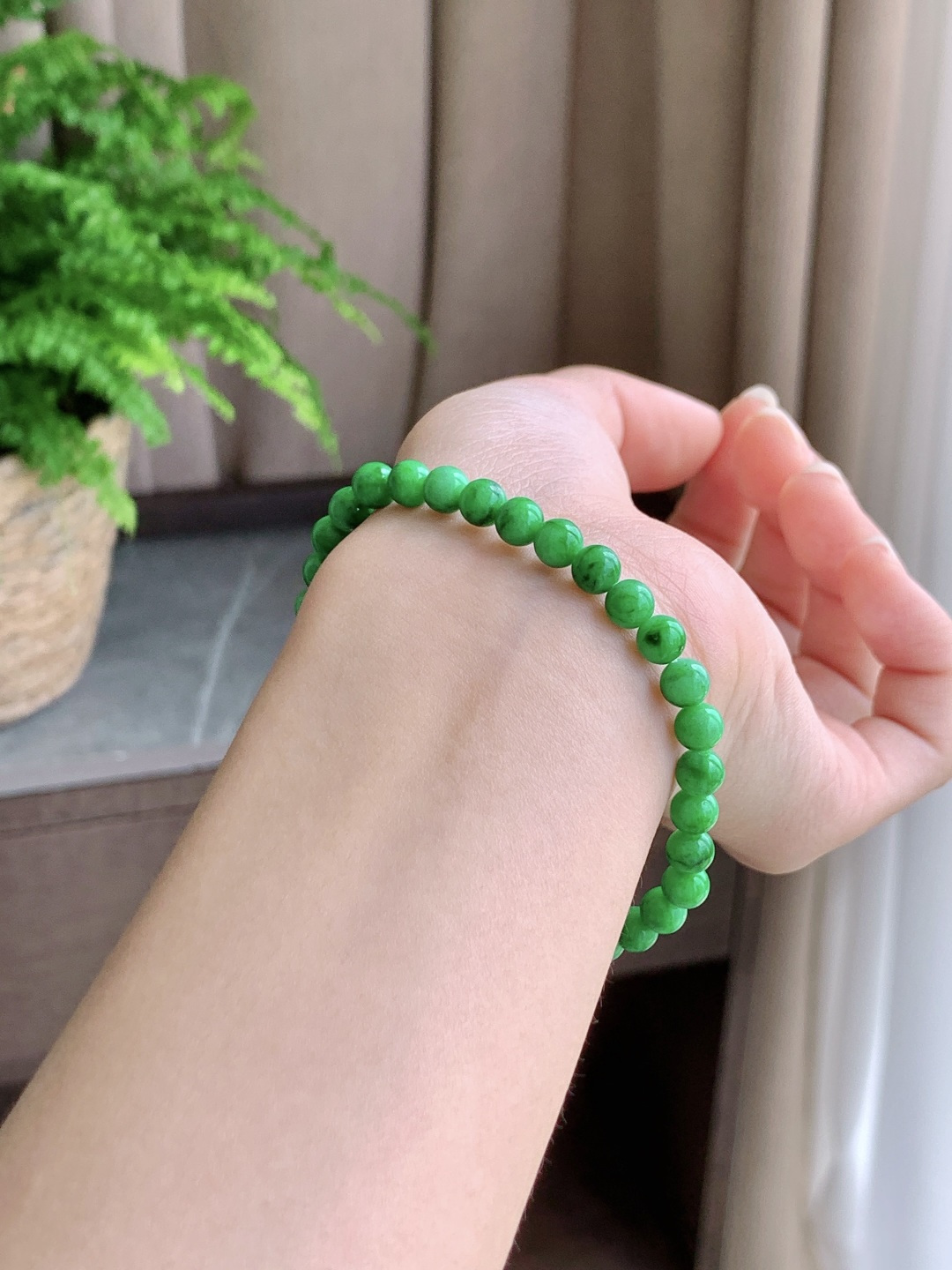 珠子冰阳绿手串圆珠子手串,性比高,尺寸5.4mm,重量9克