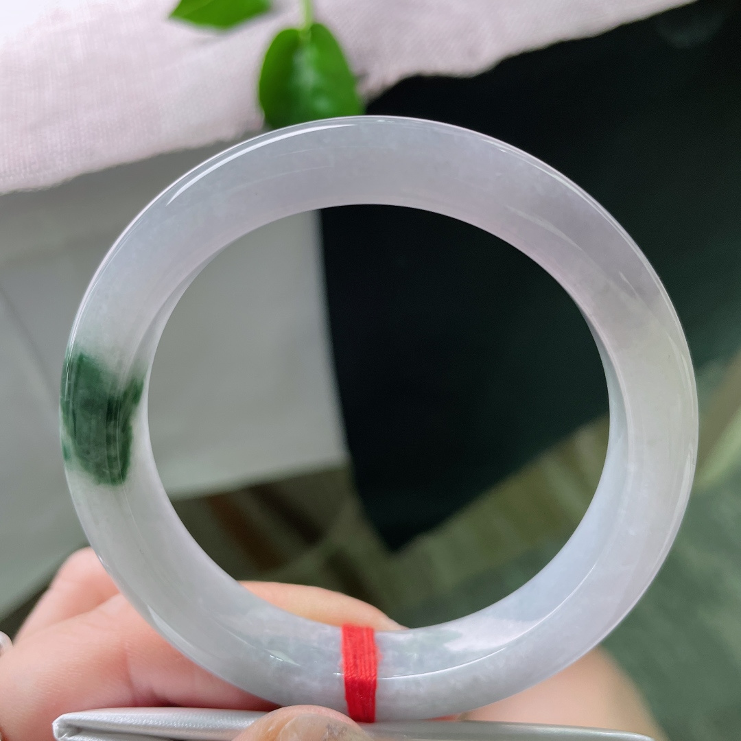 57.8/11.6/8.8飘花正圈，水润细腻，一抹蓝花，倾心沉稳，贵气，无裂，ss58173a