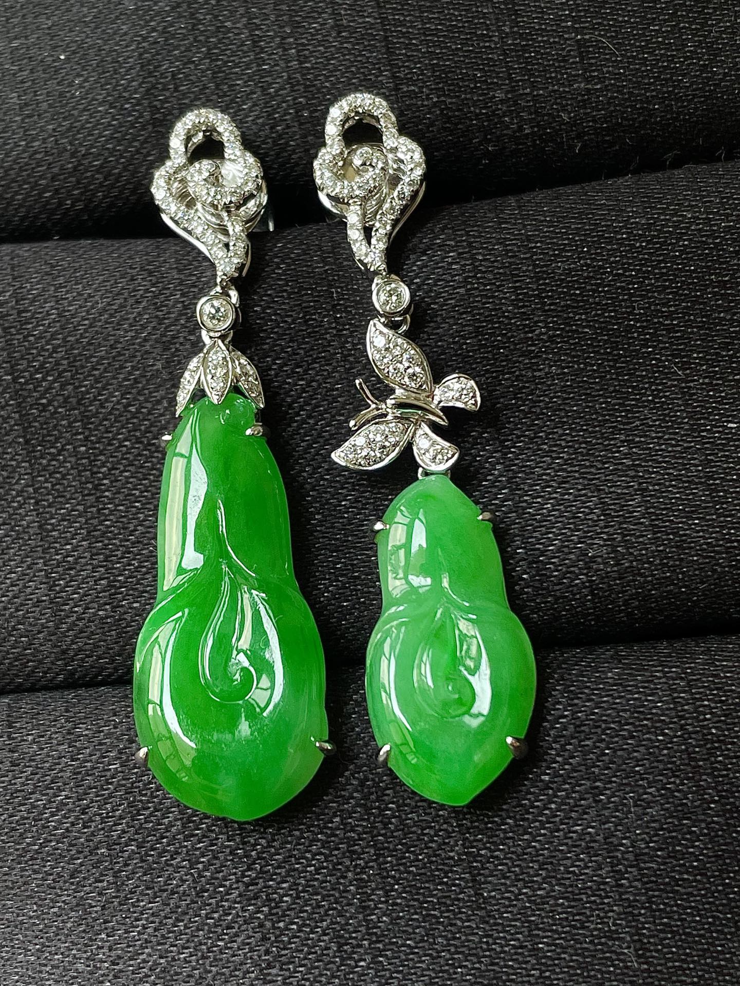 冰阳绿玉兰花耳坠，色辣，18k金镶嵌，水润，饱满无裂，裸石尺寸19/9.8/4--41.8编码0829好数字