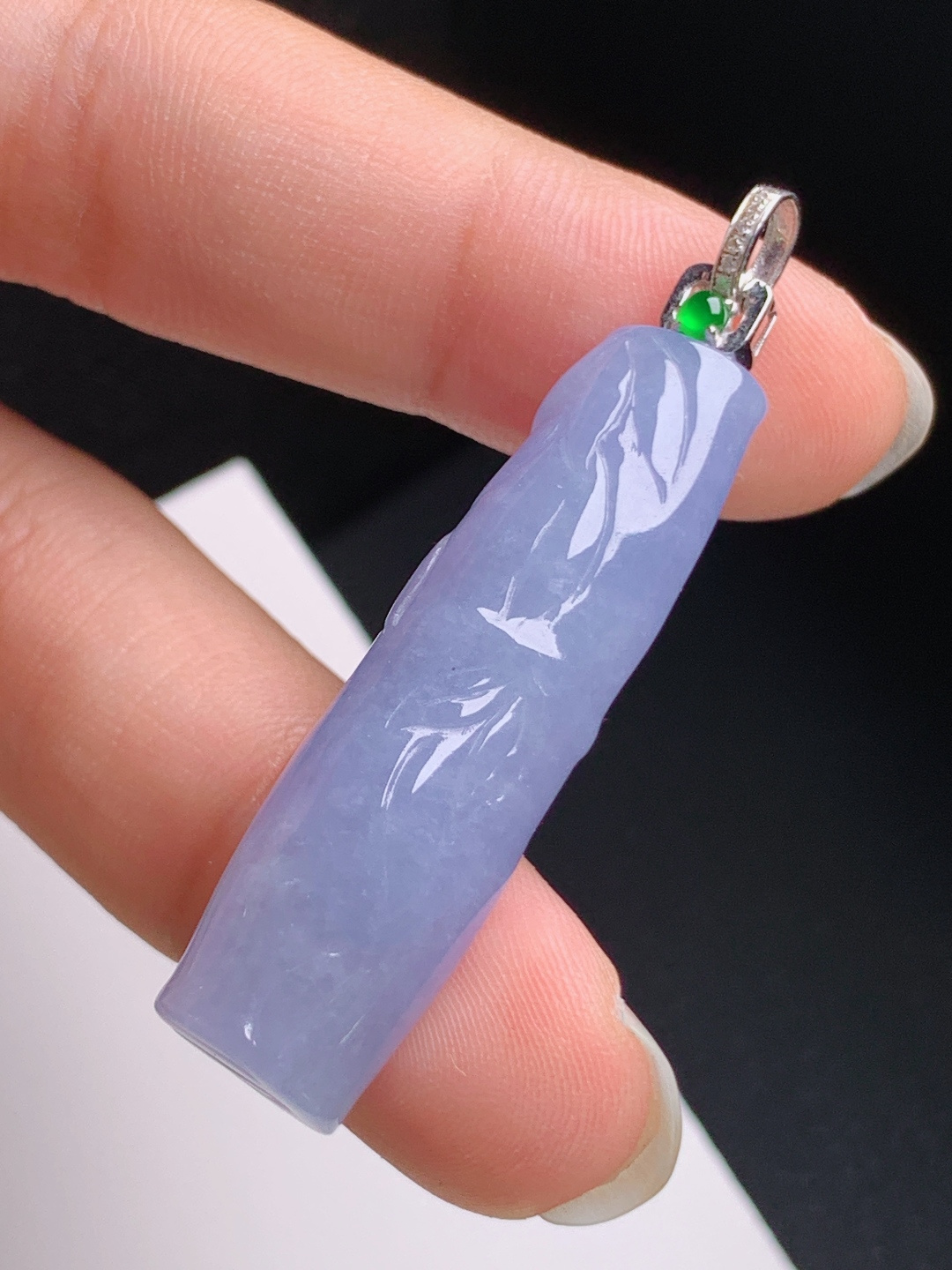 竹节吊坠，色泽柔润，玉质细腻，节节高升