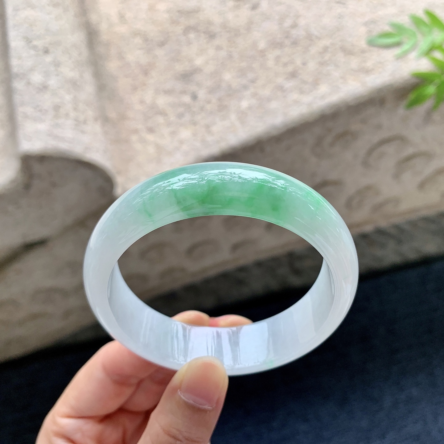 正圈54 55，飘绿，宽版，水润，种老，细腻，打灯有棉线