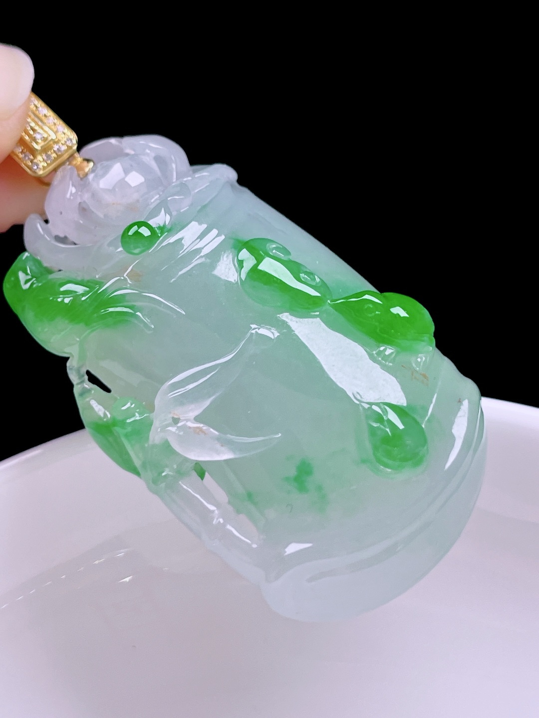 冰种飘绿花节节高升,花色灵动,种老起胶,18k金镶嵌,整体51.7,裸石43.6/25.3/11.3