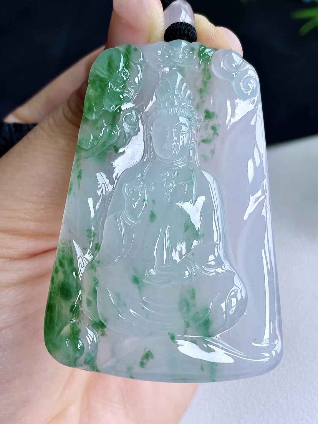 冰飘绿花观音牌吊坠，无裂，性比高，飘花，精工细雕，尺寸61.7-42.2-6.3，重量38.5克