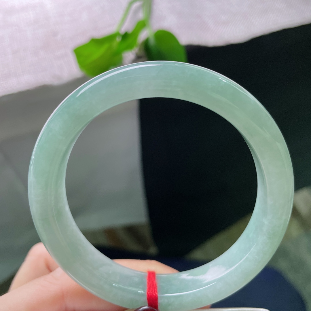 芙蓉绿正圈，色泽均匀分布，百搭，水头好，种老，一点皮纹不显，ss53919a
