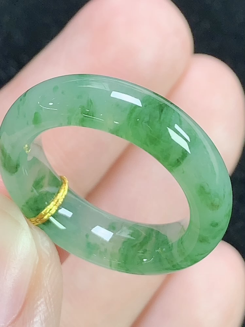 飘绿戒指，指环，无裂，内径尺寸15.6-5.6-3.4mm，10号手寸，D30lyg