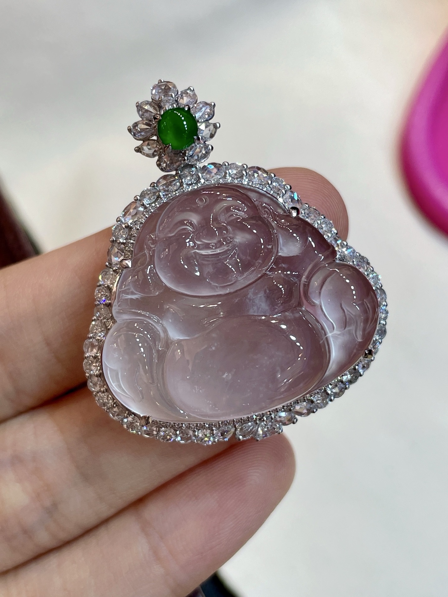 高冰翡翠佛公吊坠，圆润饱满，笑脸盈盈，超大气，胶感十足，种水，18k金镶南非钻，性比超高，24-28.9-5.7