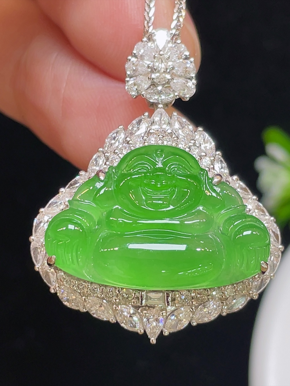 ️【高冰阳绿，佛】大件饱满，通透水润，玉质细腻，翠色鲜艳，18k金奢华钻石镶嵌️，22.0-14.3-3.3