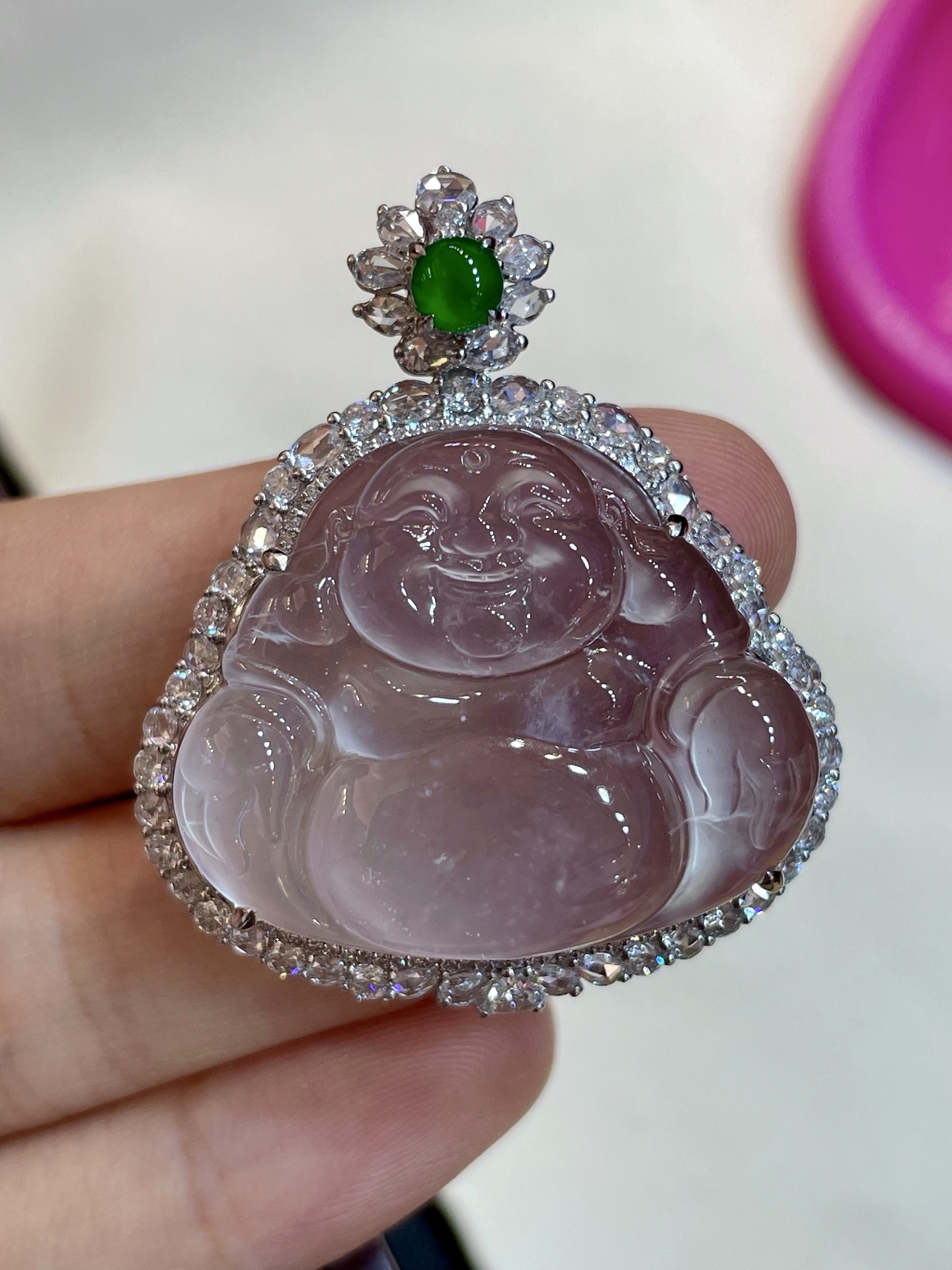 高冰翡翠佛公吊坠，圆润饱满，笑脸盈盈，超大气，胶感十足，种水，18k金镶南非钻，性比超高，24-28.9-5.7