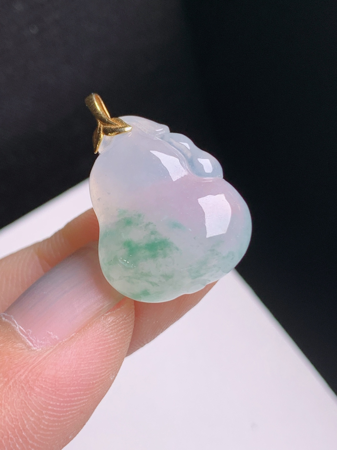 冰飘花葫芦吊坠，胶润饱满，飘花灵动，福禄相伴，裸石21-15.9-6.8