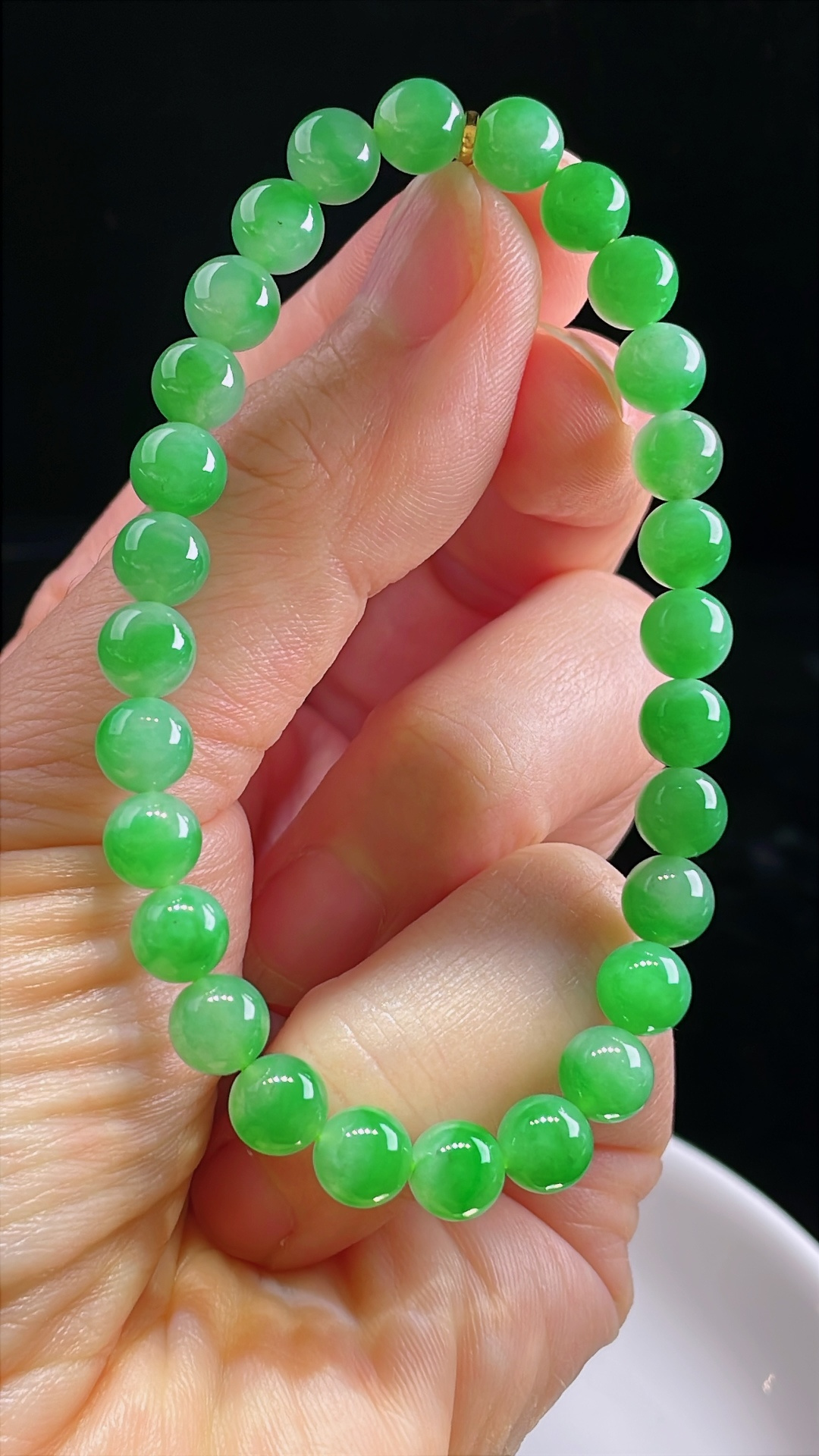阳绿手串珠串，18k镶嵌，老种起光，细底通透，尺寸：7.3mm0829