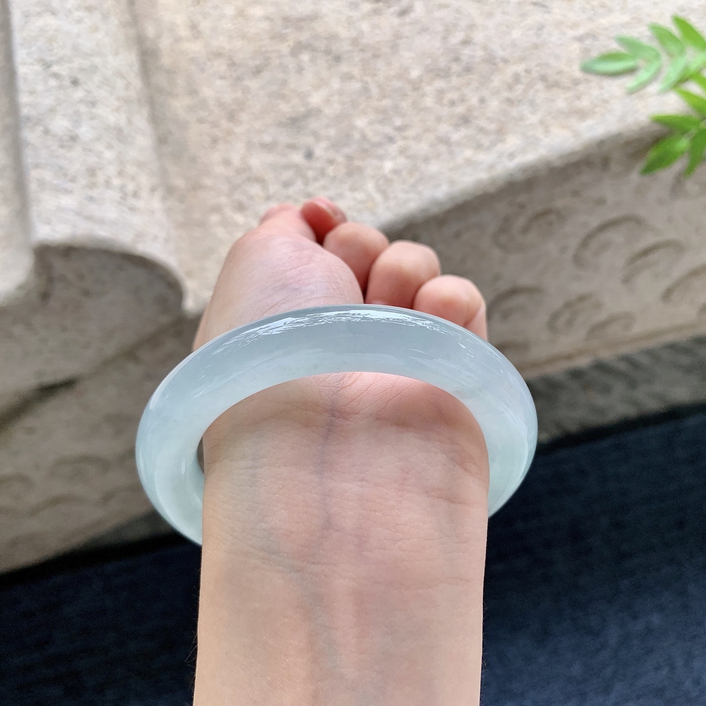正圈55 56，冰糯晴底，水润，种老，细腻，无裂。