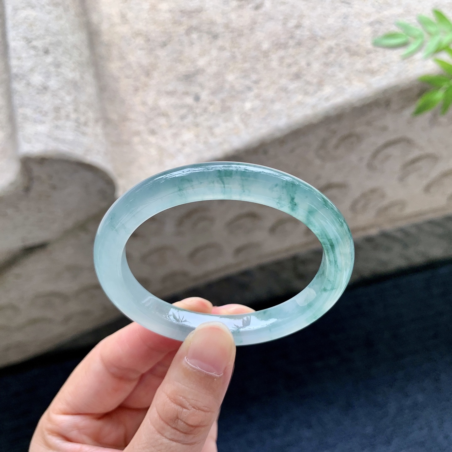 贵妃50 51，圈口51.6/44.2/8.5/7.4，编码C5083102，描述：冰飘花，清透，水润，种老，细腻，打灯有棉线