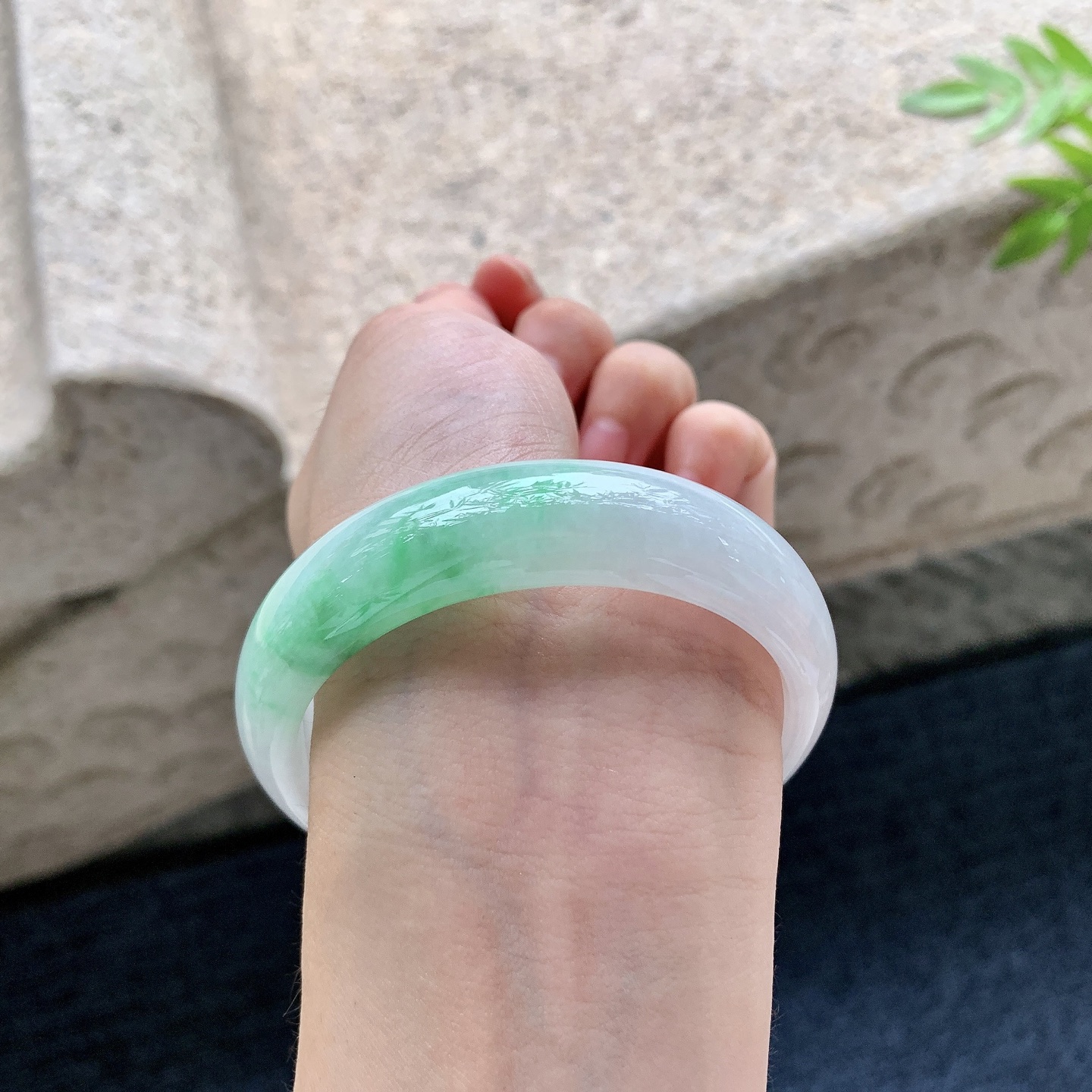 正圈54 55，飘绿，宽版，水润，种老，细腻，打灯有棉线