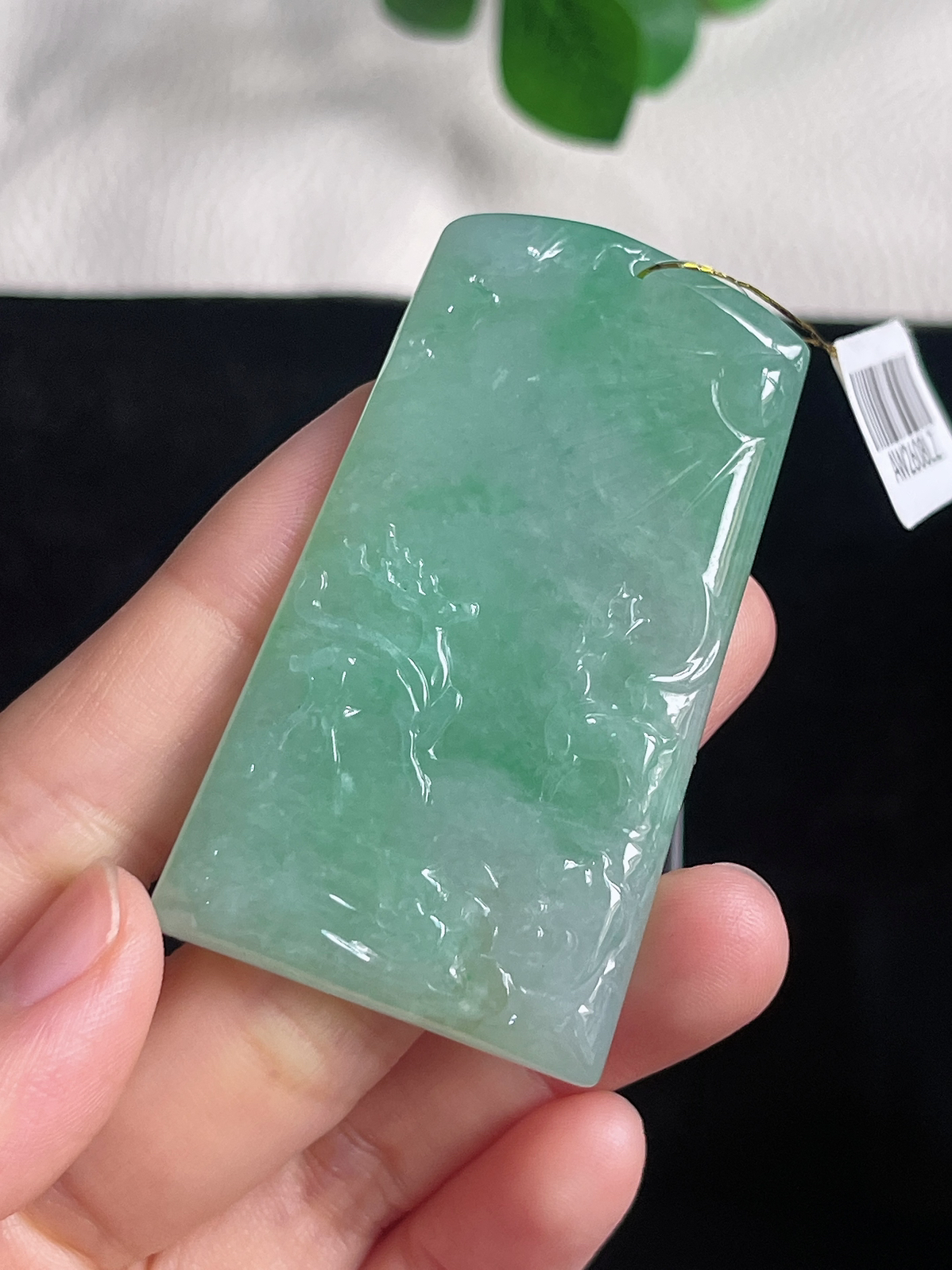 翡翠冰糯种飘绿绿色山水牌