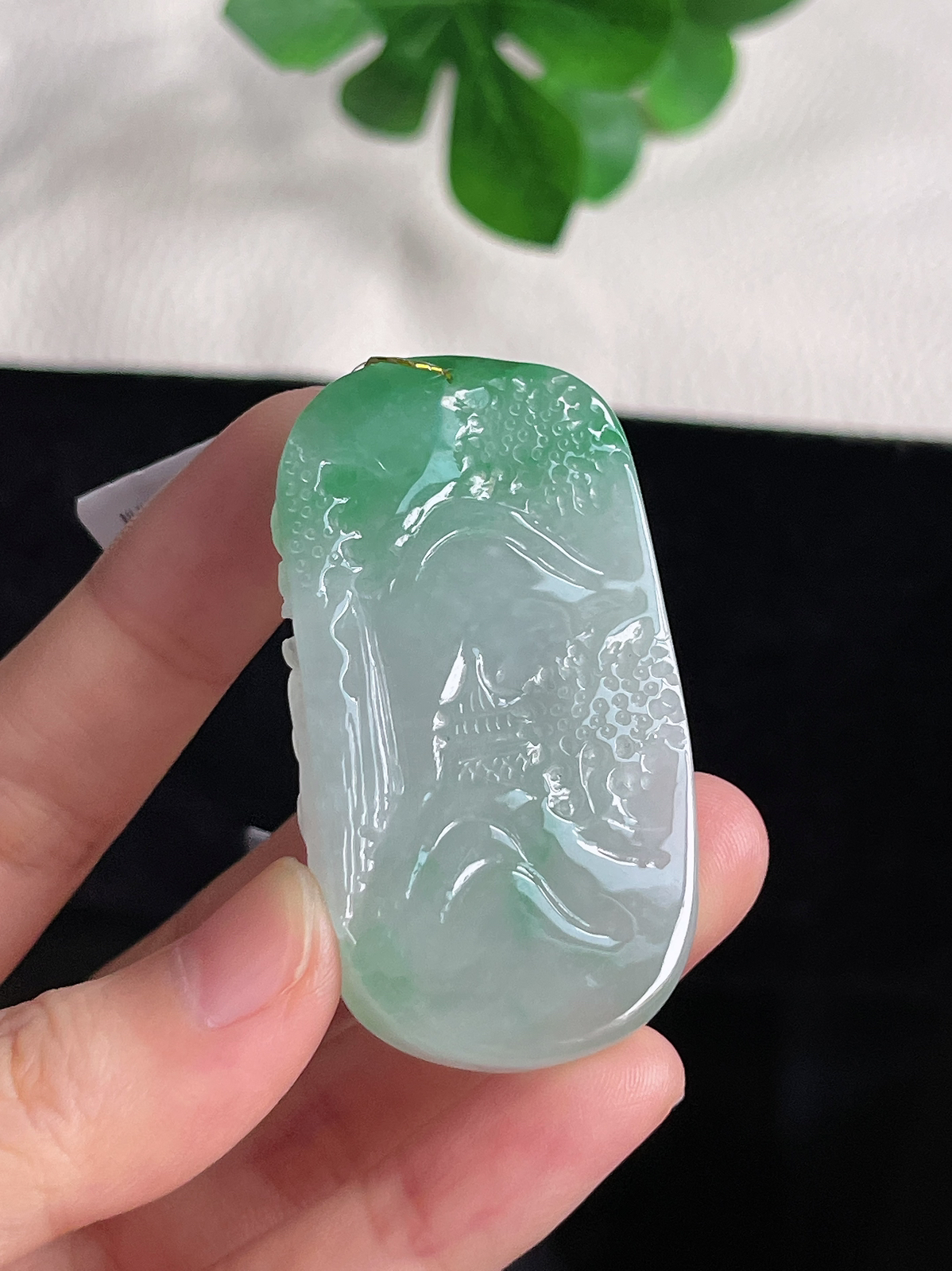 翡翠冰糯种飘绿山水牌