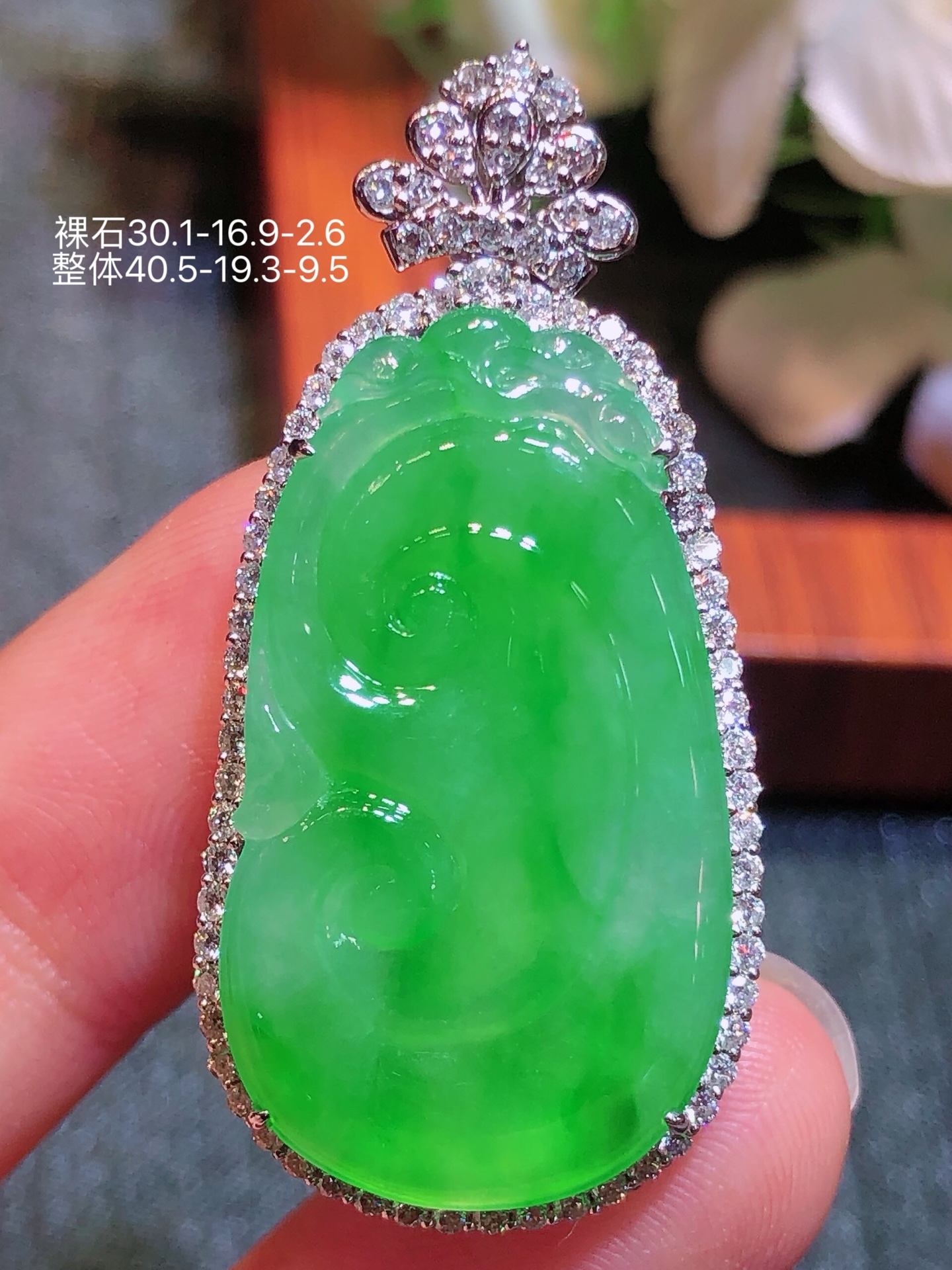 18K金镶 冰绿如意吊坠 无裂 水润色艳 品相饱满 配送银链苹果拍摄，实物更好看，40.5-19.3