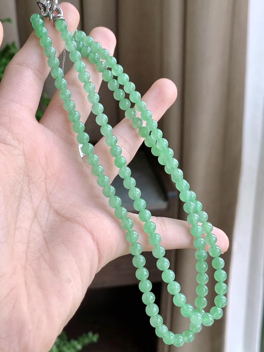 珠子冰甜绿珠链圆珠子珠链，缅料性比高色彩清新，尺寸4.8mm，32cm，重量29.7克