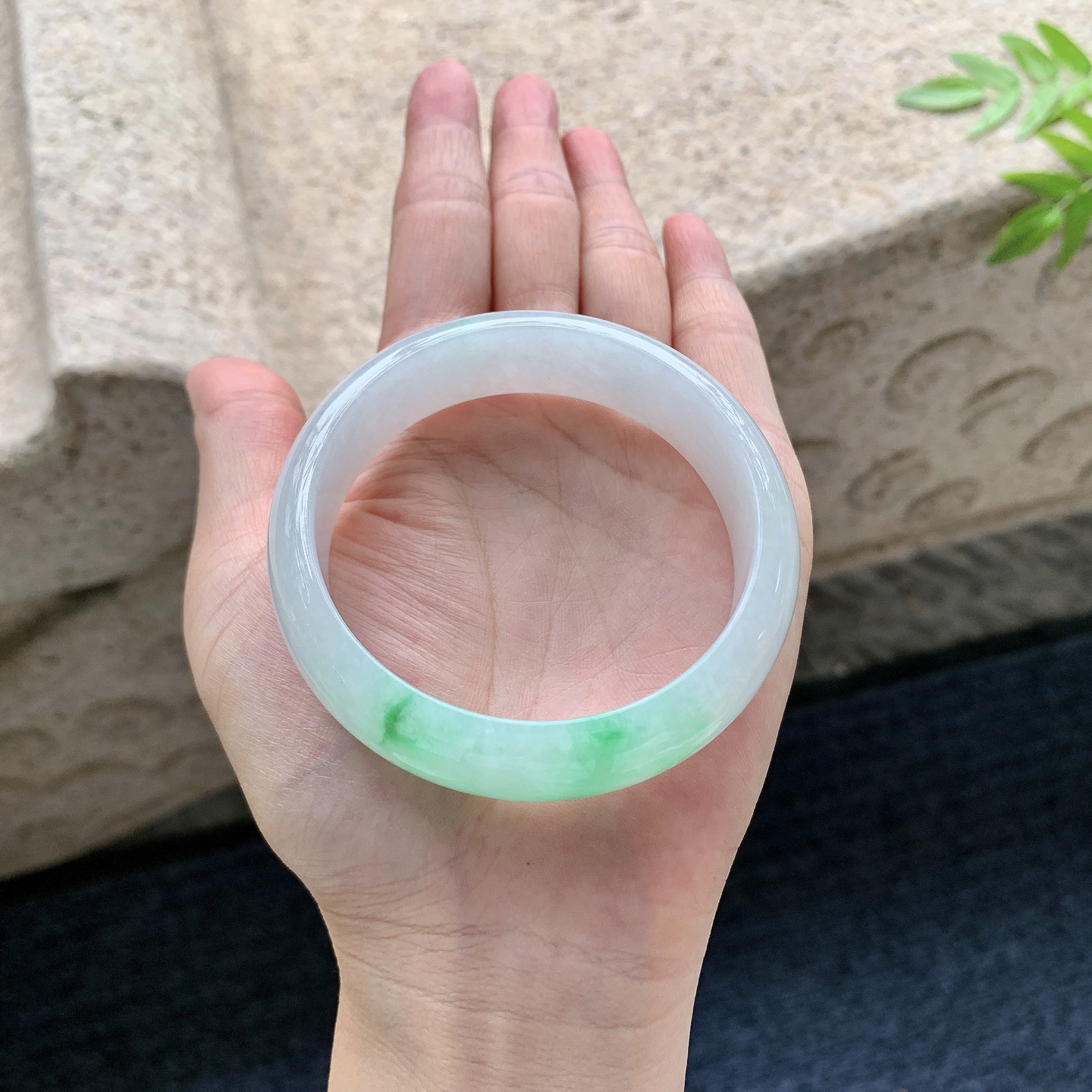 正圈54 55，飘绿，宽版，水润，种老，细腻，打灯有棉线
