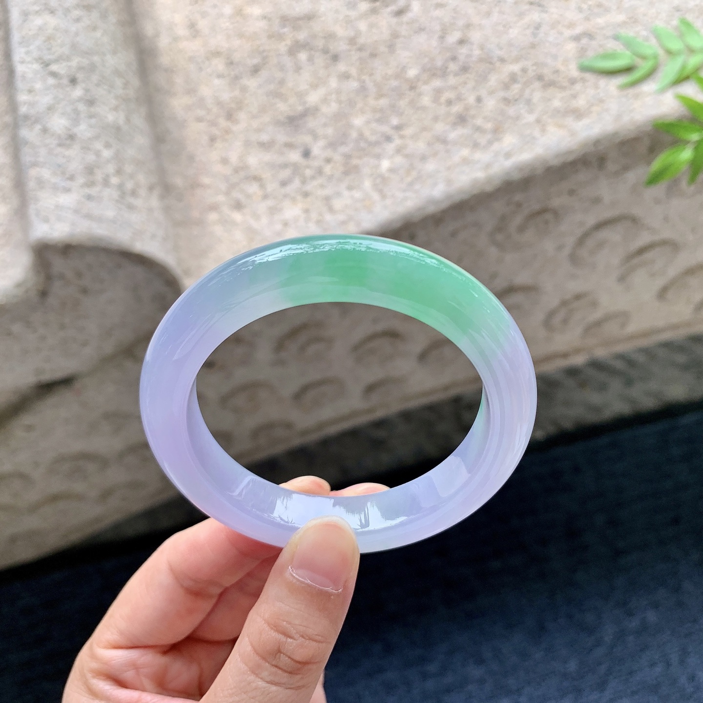 正圈53 54，圈口54/11.2/9，编码T3083108，描述冰糯春彩，水润，种老，细腻，有纹线