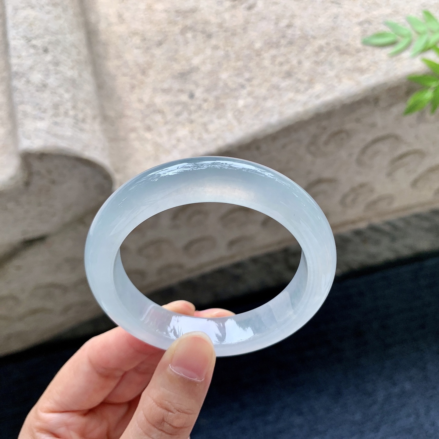 正圈51 52，圈口52.7/12.4/8.6，编码B2083118，冰种，清透，水润，种老，细腻，打灯有絮线