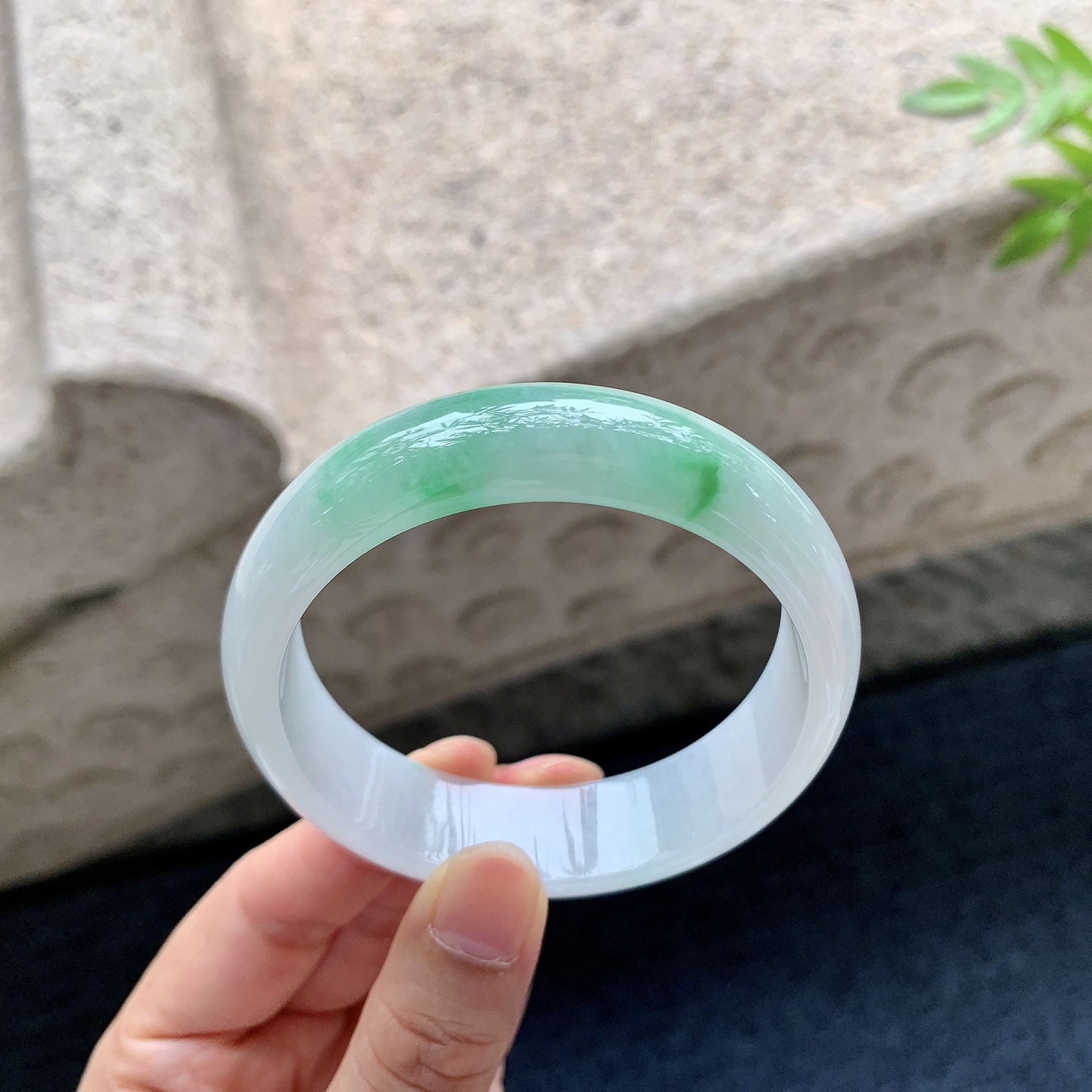正圈54 55，飘绿，宽版，水润，种老，细腻，打灯有棉线