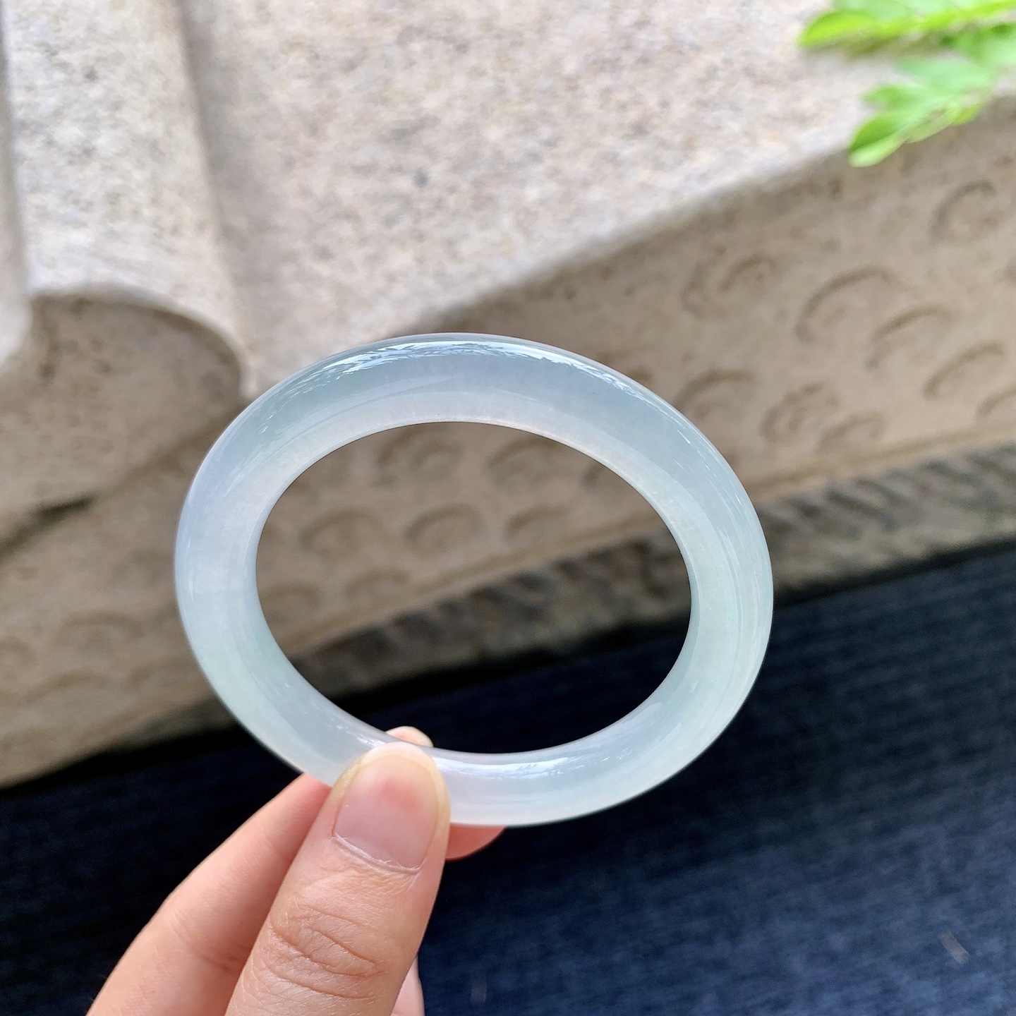 圆条49 50,圈口50.4/8.8/8,DZ083005,糯冰飘绿，水润，种老，细腻，有纹线