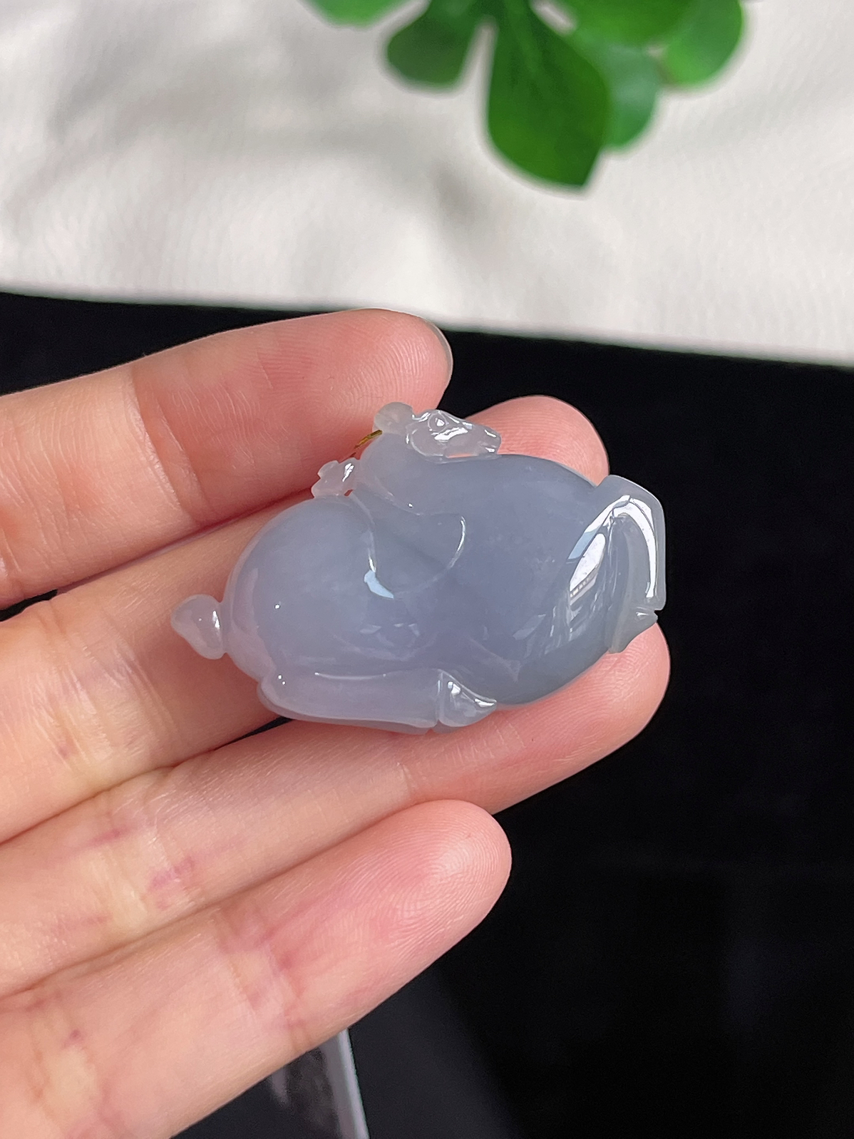 翡翠冰糯种浅紫色唐马生肖马吊坠
