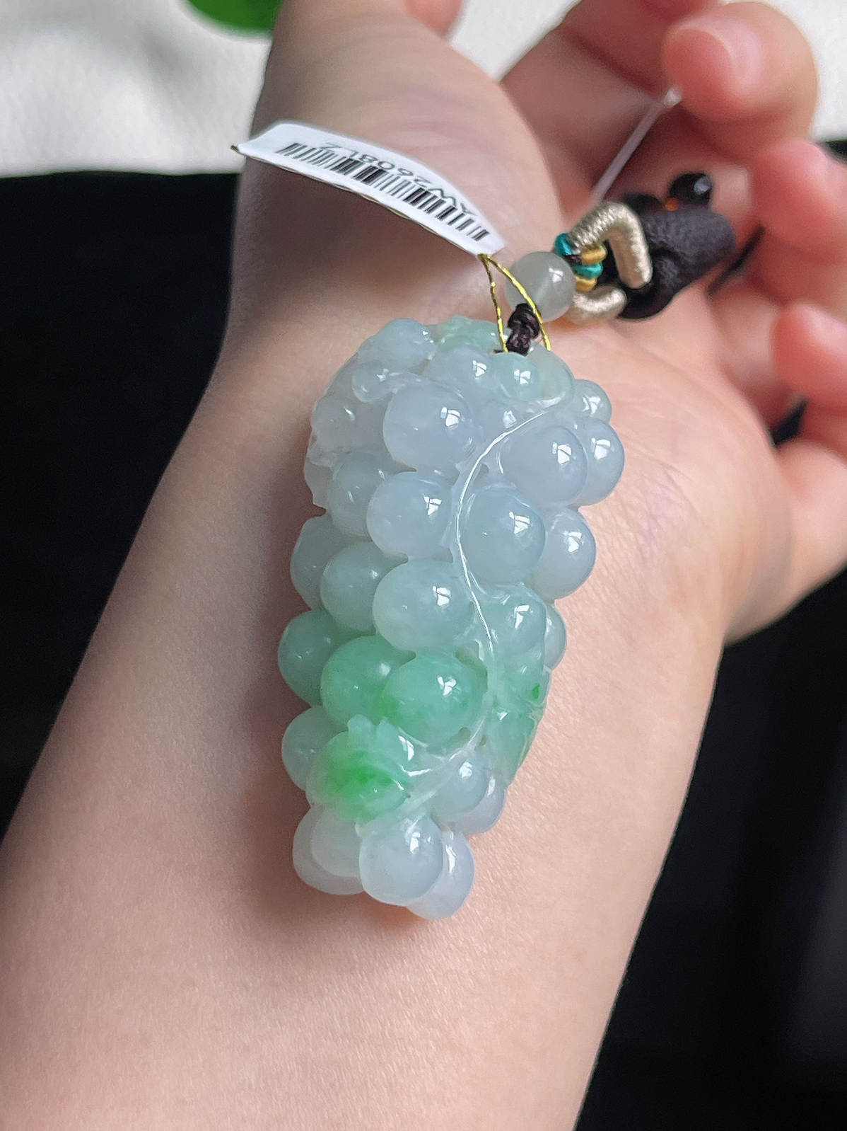翡翠糯化种飘绿葡萄挂件