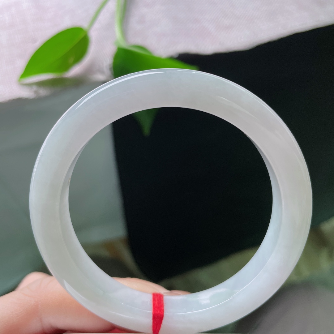 57.8/10.3/8.6，白月光正圈，干净清润，质地细腻，是东方雅致的最佳注脚。棉，ss55452a