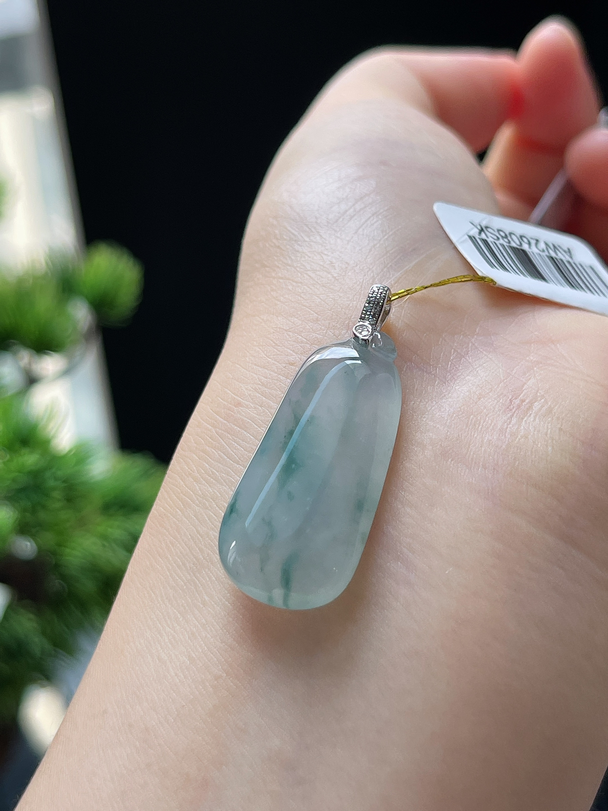 翡翠冰糯种飘花福瓜，印记：G18K,伴钻石