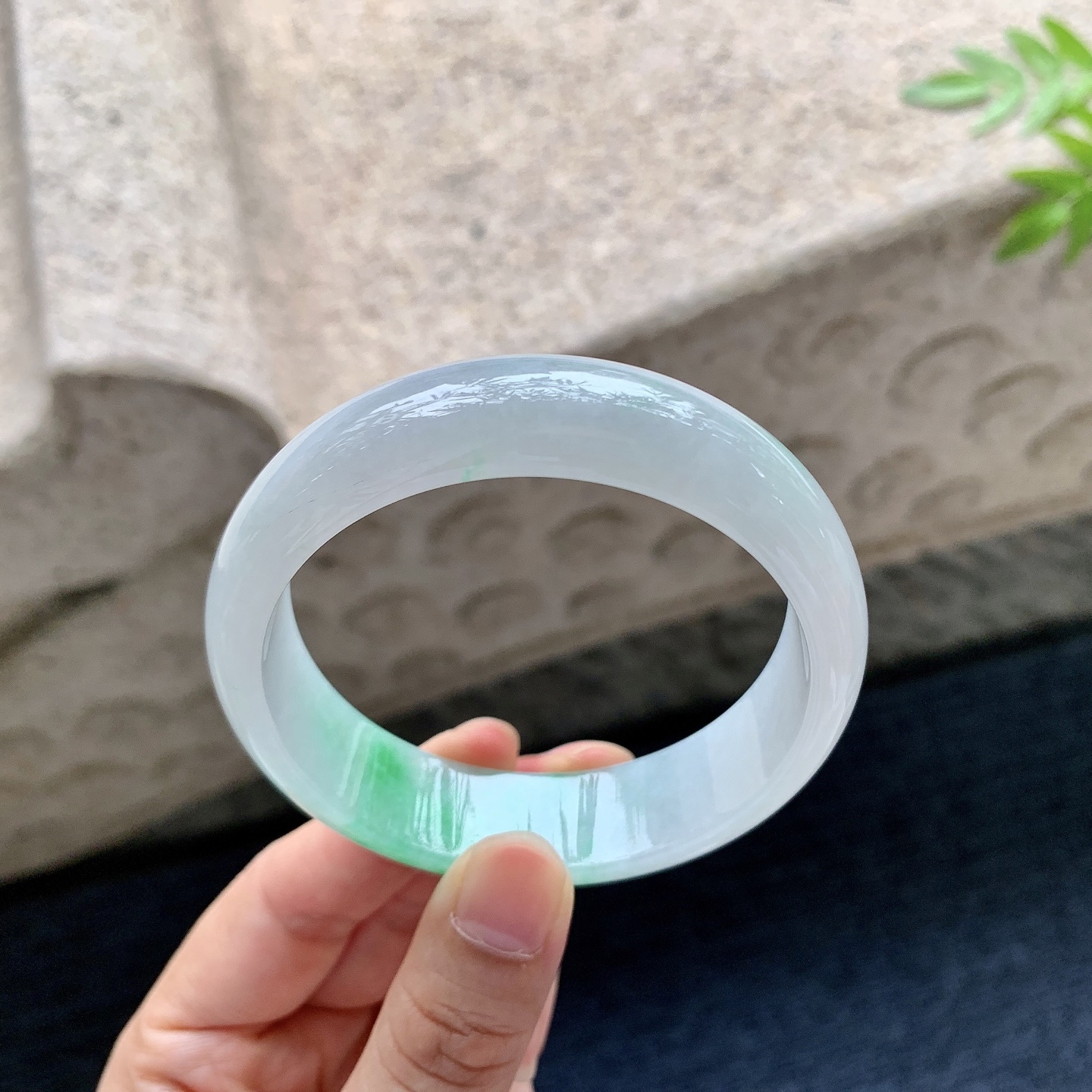 正圈54 55，飘绿，宽版，水润，种老，细腻，打灯有棉线