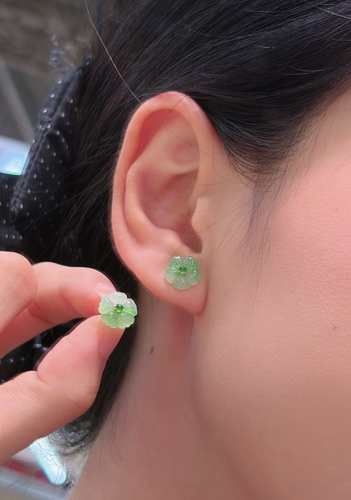 冰飘花花朵耳钉｜18K金
翠色飘花凝于玉，花开耳畔