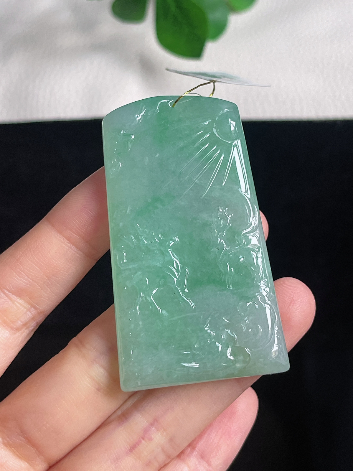 翡翠冰糯种飘绿绿色山水牌