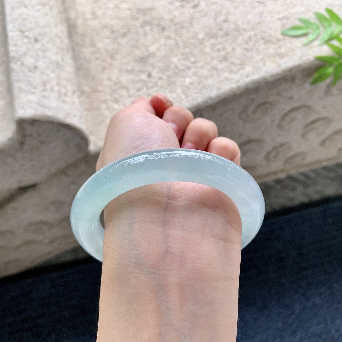 正圈55 56，冰糯晴底，水润，种老，细腻，无裂。