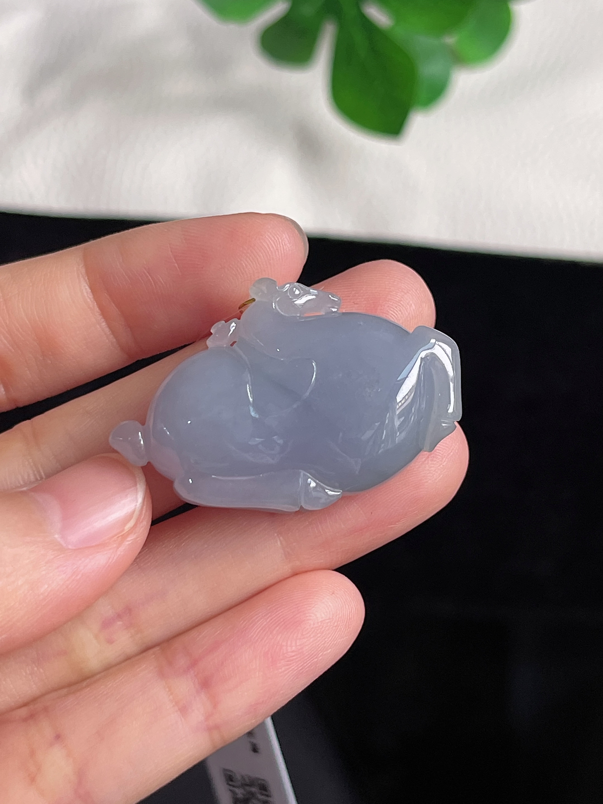 翡翠冰糯种浅紫色唐马生肖马吊坠