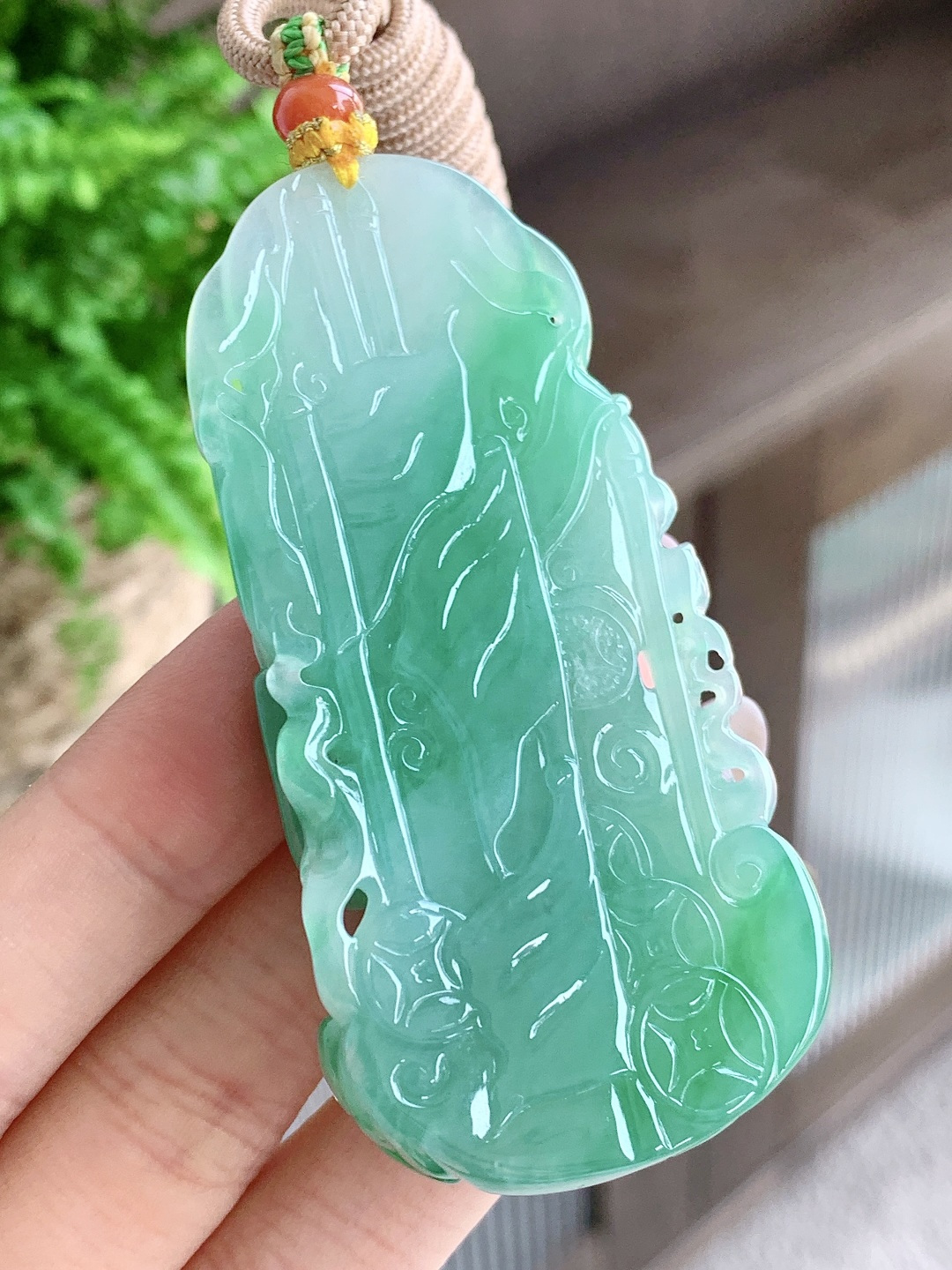冰飘绿花忠义关公牌吊坠,飘花