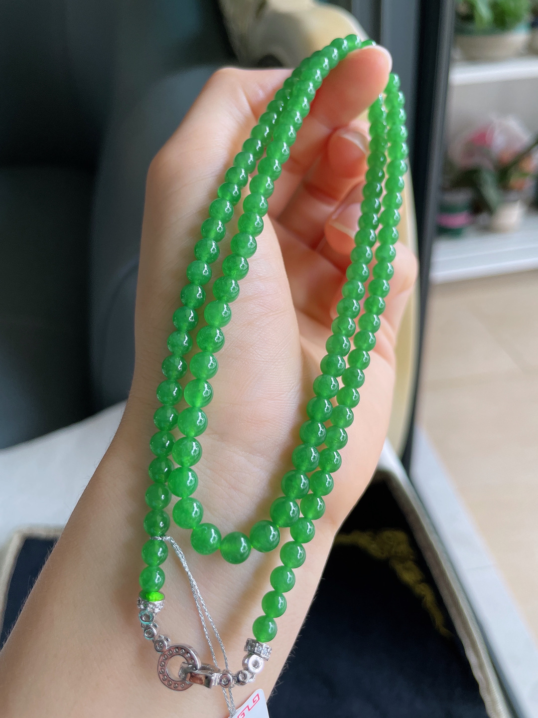 ️，缅甸天然翡翠A货，老坑冰满绿珠链，尺寸：5mm114颗。【编4372】