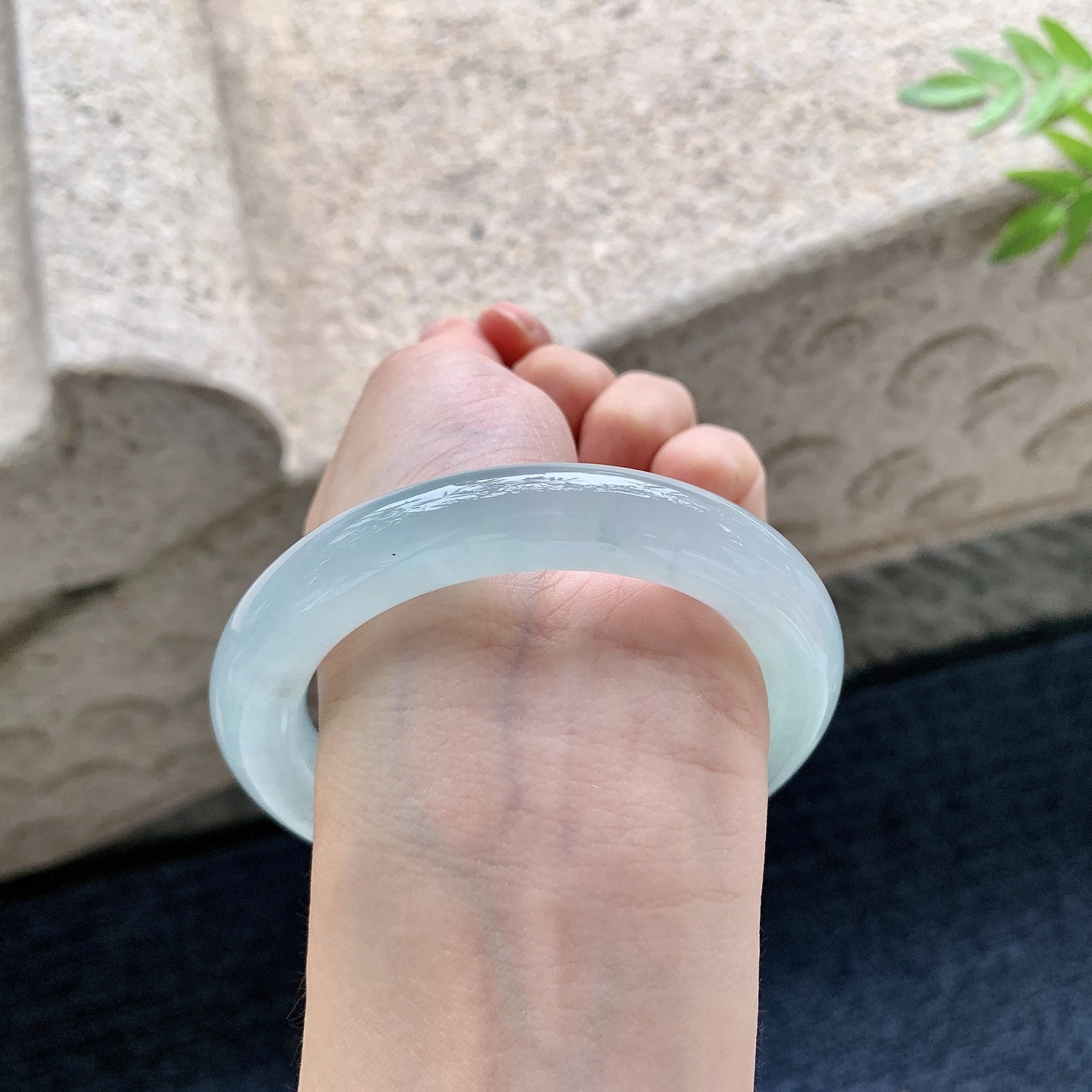 正圈55 56，冰糯晴底，水润，种老，细腻，无裂。
