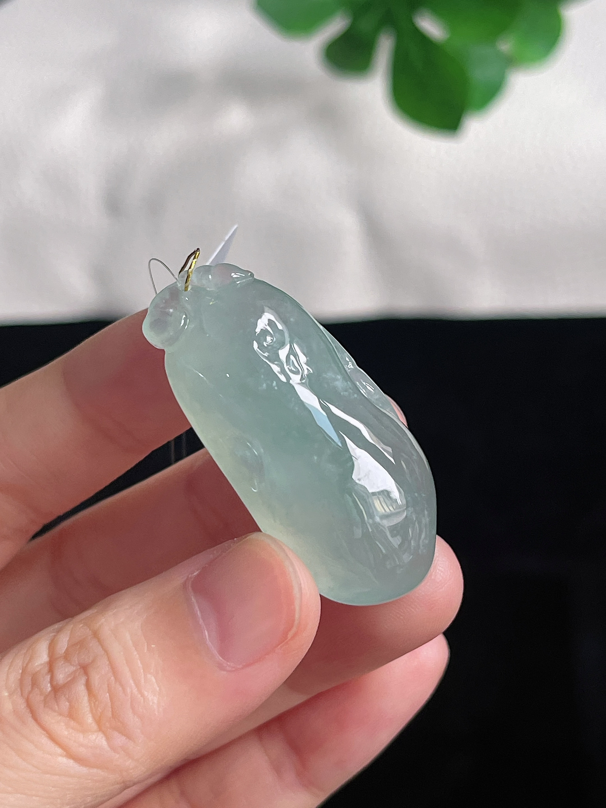 翡翠冰糯种淡绿色福瓜