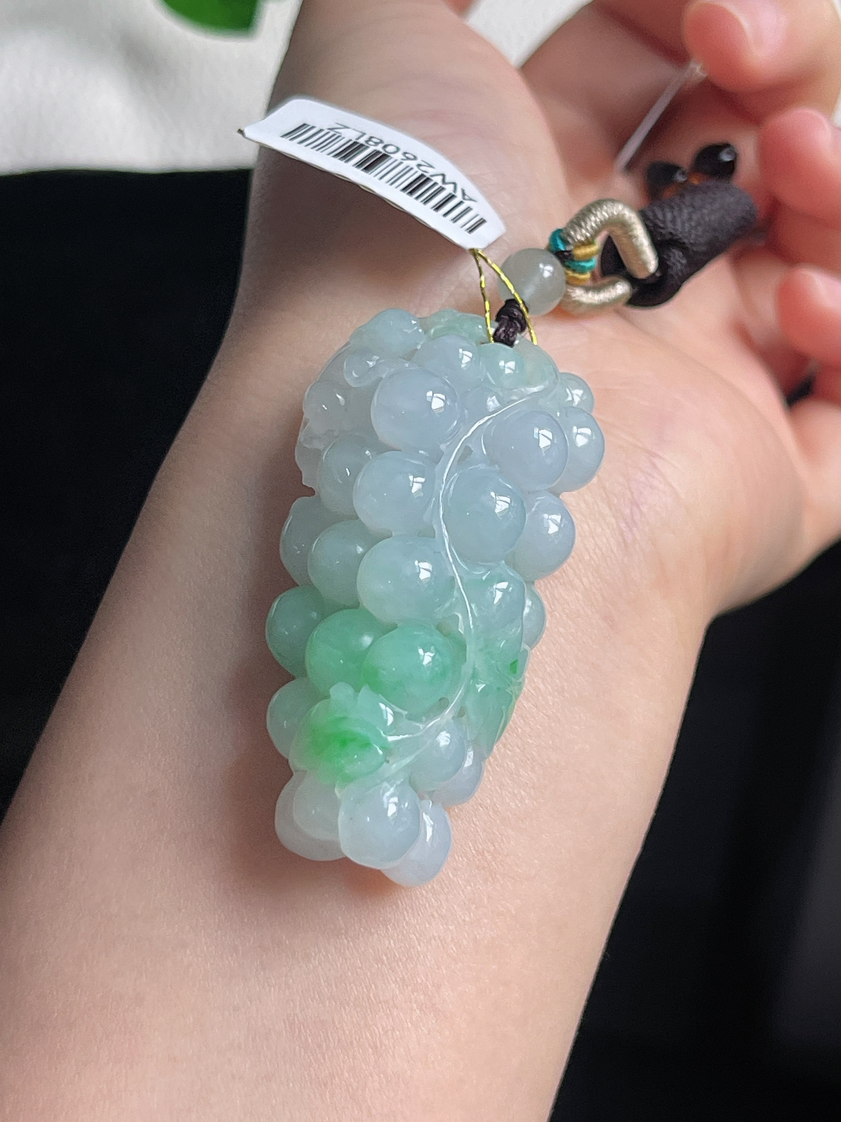 翡翠糯化种飘绿葡萄挂件