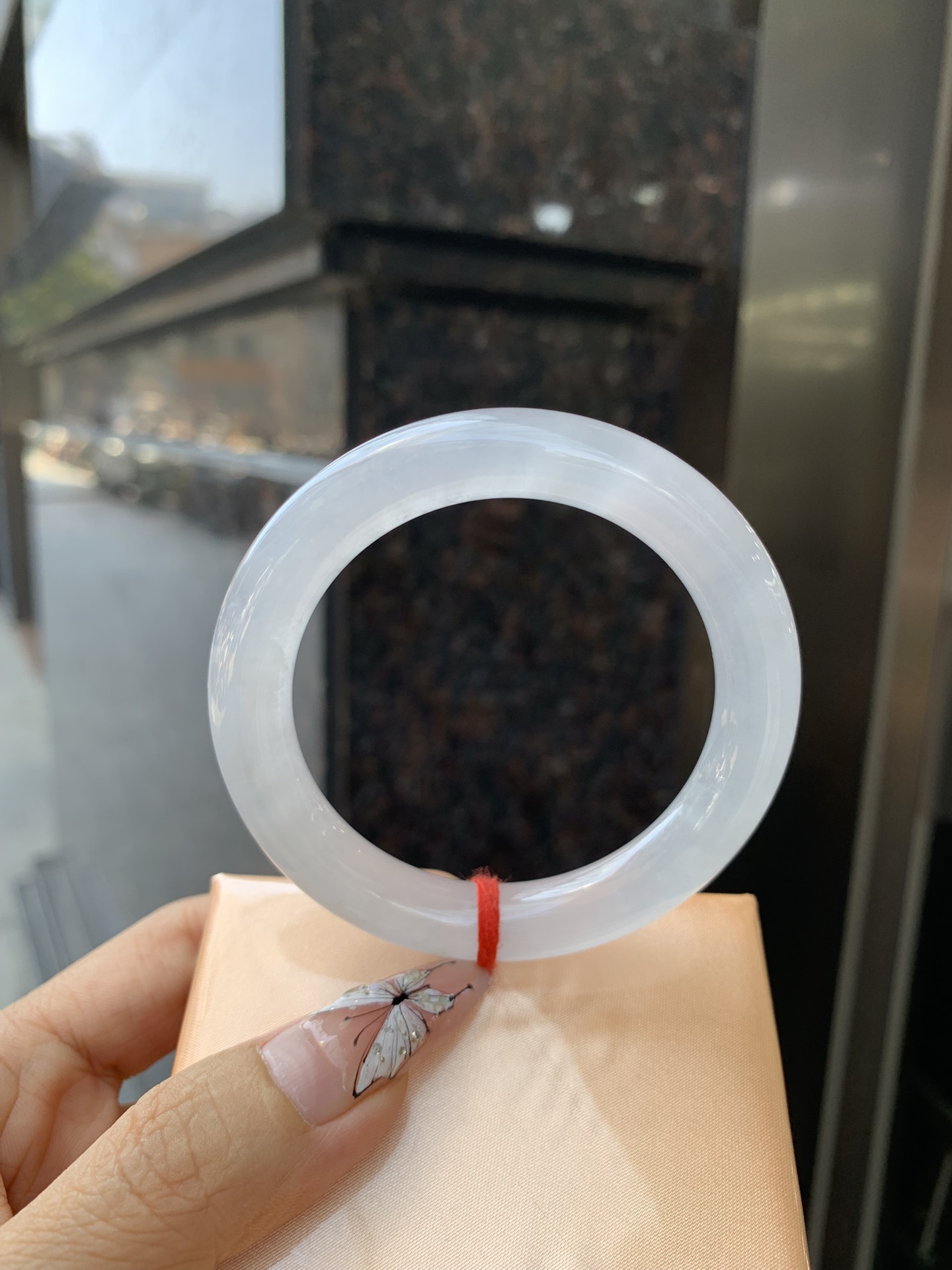 白冰圆条, 0312-N194, 无裂，底妆冰透起光，干净无瑕，一腕清透，不挑肤色年龄，时尚简约，无色亦动人