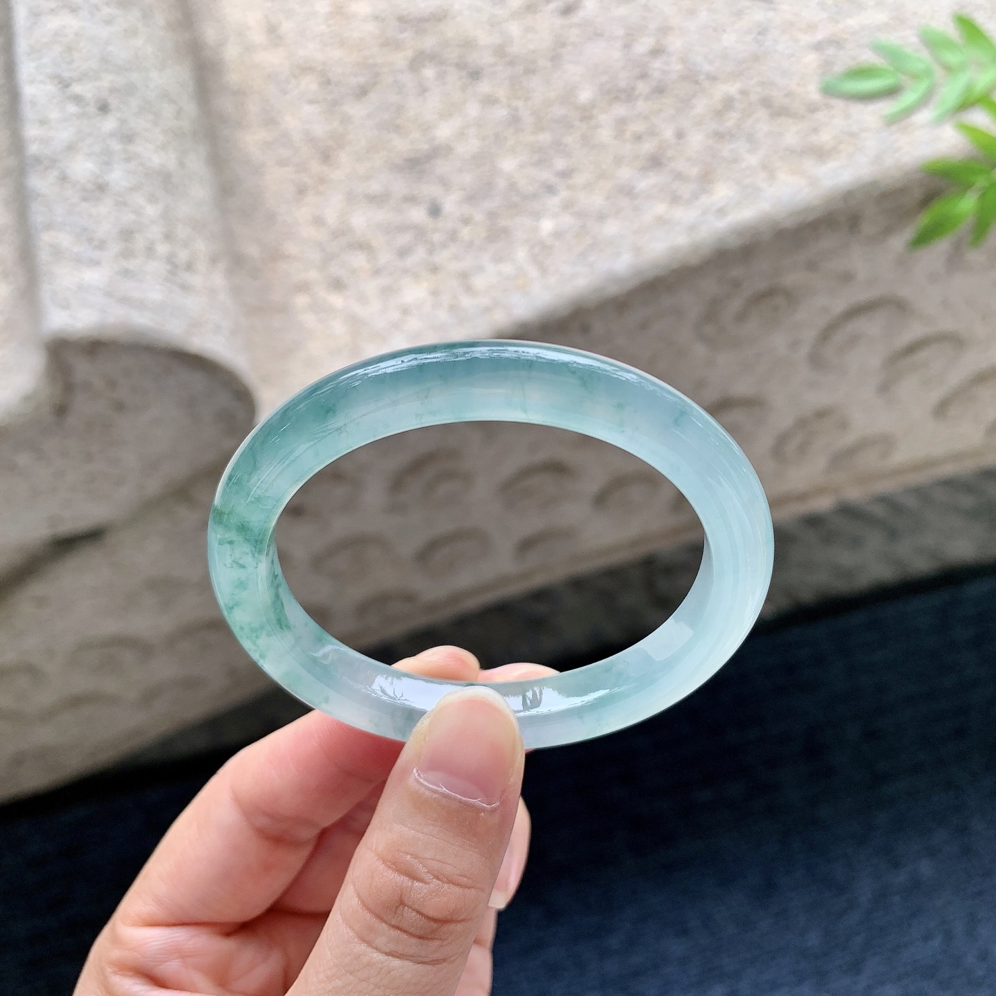 贵妃50 51，圈口51.6/44.2/8.5/7.4，编码C5083102，描述：冰飘花，清透，水润，种老，细腻，打灯有棉线