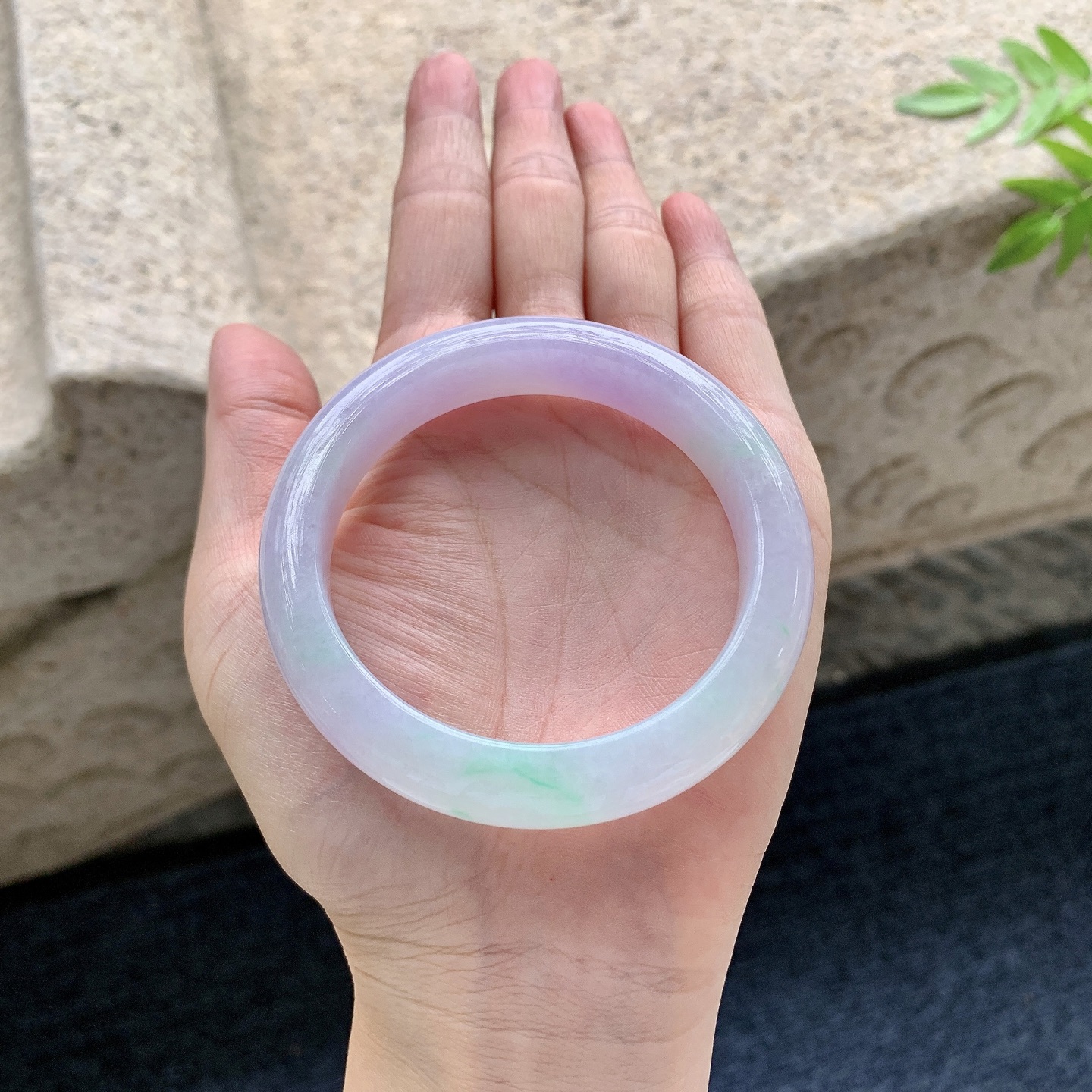 正圈52 53，圈口53.6/11.6/8.5，编码T3083107，描述春彩，水润，种老，细腻，有