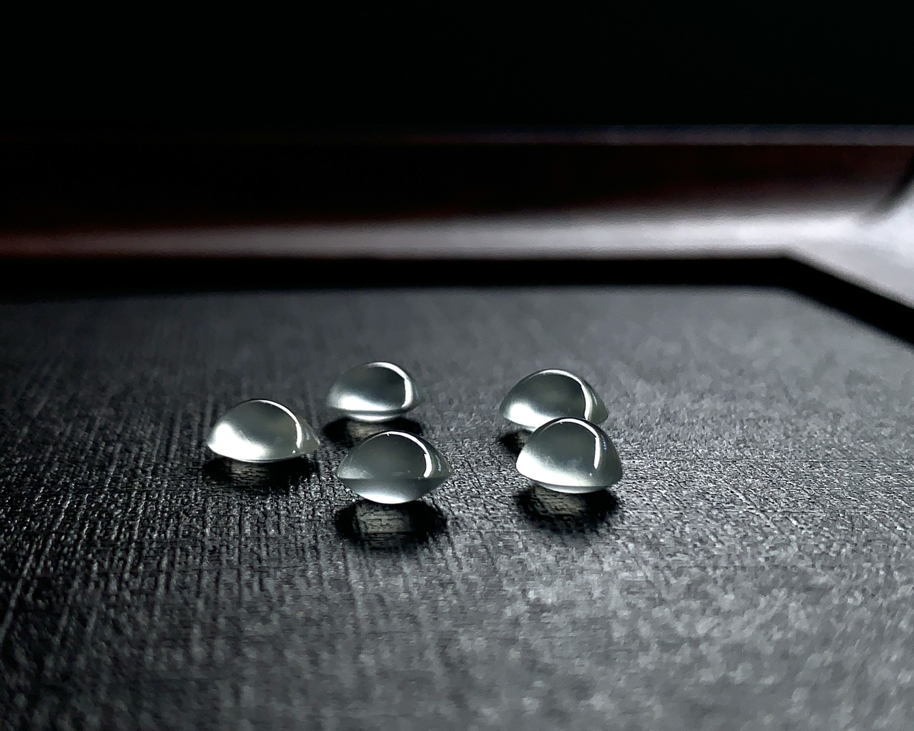 冰种蛋面一套，尺寸：6.5×5.7×3.8 / 6.2×5.6×3.8