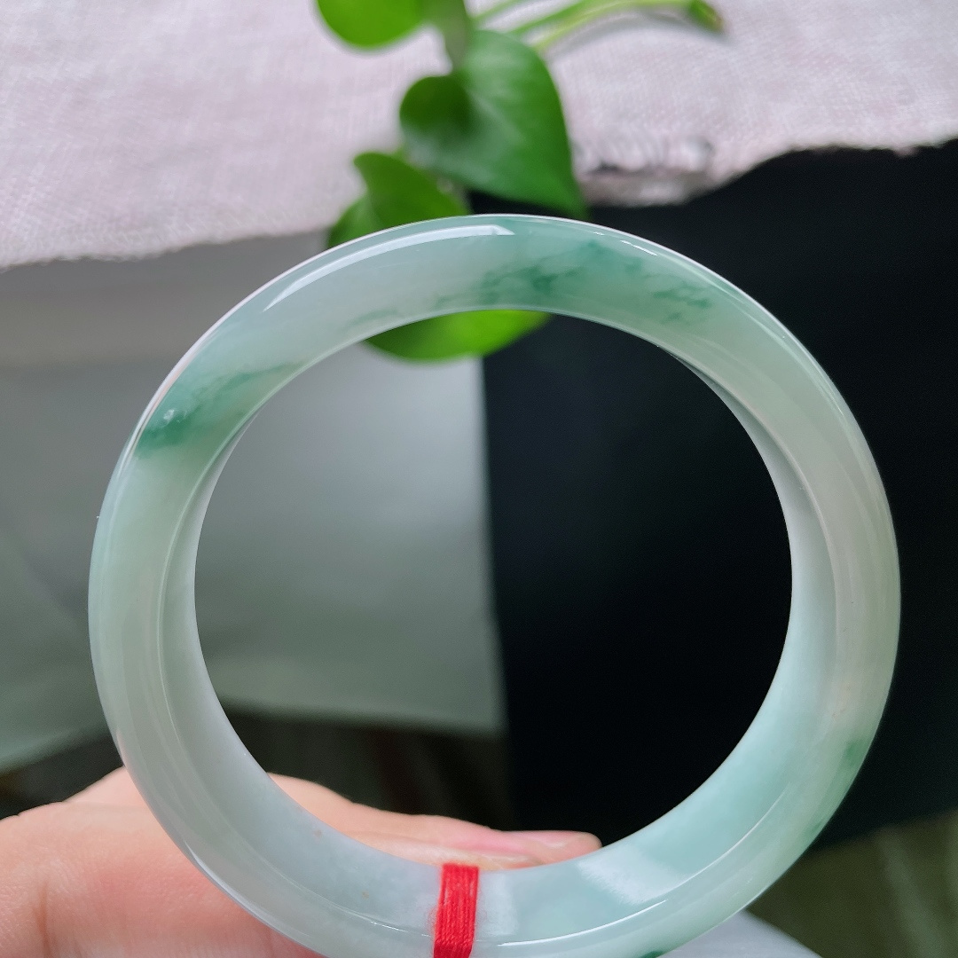 飘花正圈，有纹，温润细腻，清雅沉静，白底衬蓝花，低调又有韵味，ss57093a