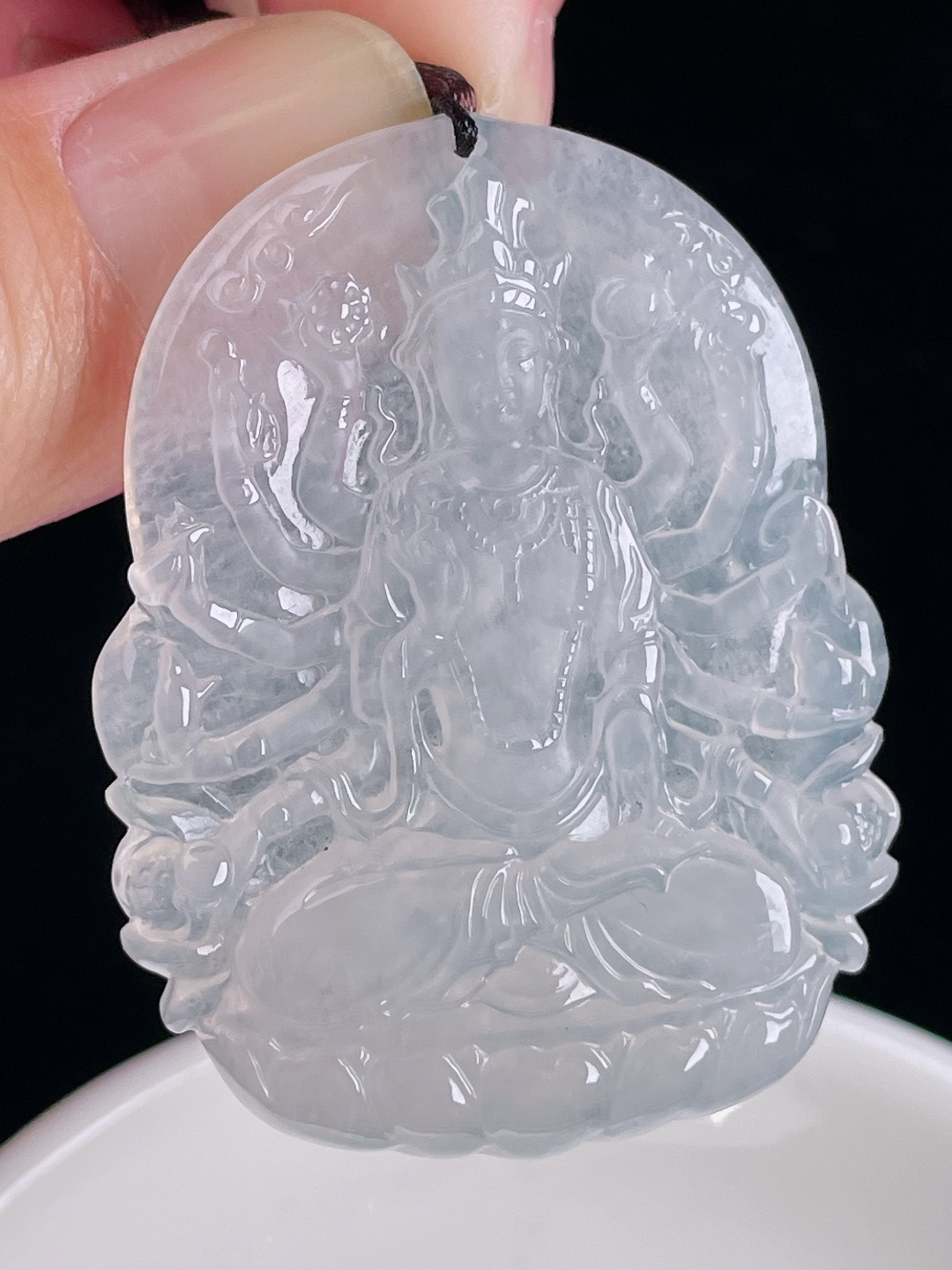 白冰千手观音，老种起光，细底通透，尺寸：49.6/38.5/6mm0829